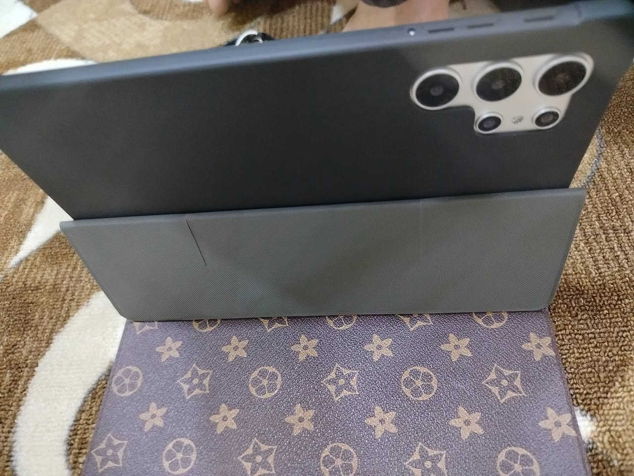 ايباد بعده جديد مال دراسه والعاب وياه ماوس وكيبورد وشاحنته وقلم تصيرله شريحه ورام
مستخدم قليل شراي يتصل ***********
