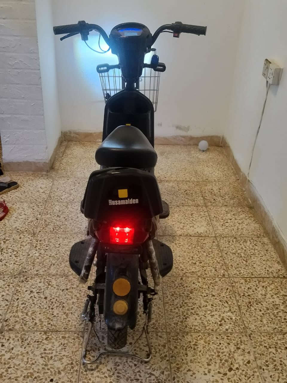 سلام عليكم بايسكل شحن للبيع 4 بطاريات بعده جديد سعر 350 وبي مجال  قليل ***********
