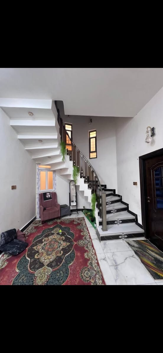 دار سكن #للبيع 🏠
ملك صرف زراعي عراقي نموذج 25

البصرة - ابي الخصيب - طريق الوسطي .

…..

#ركن على شارعين #بمساحة :: 150م

شغل درجة اولى والبيت نضيف والبناء حديث .

…..

#يحتوي :: كراج . صحيات خارجية . استقبال . مطبخ

صالة . صحيات داخلية . غرفتين منام . درج . مناور 

اساس وسقف #كونكريت . / ركن على شارعين .

…..

#السعر :: 75 مليون قابل للتفاوض .

#للأستفسار ::***********
