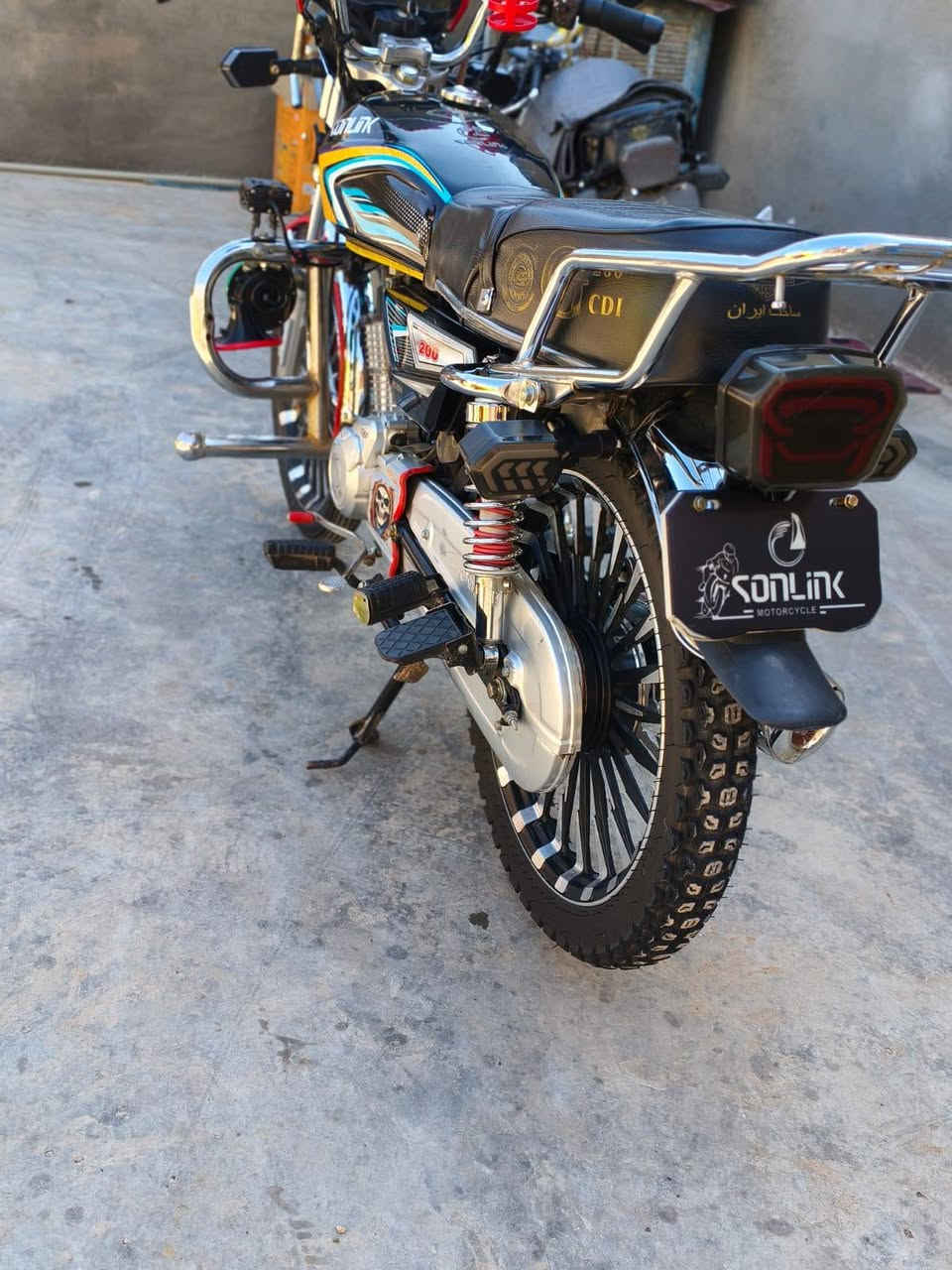 سلام عليكم شلونك شباب
دراجه موديل 24 محرك زنجيل 200
بيع ويرهم مراوس حسب القناعه
رقم *********** ادمن 🌹
