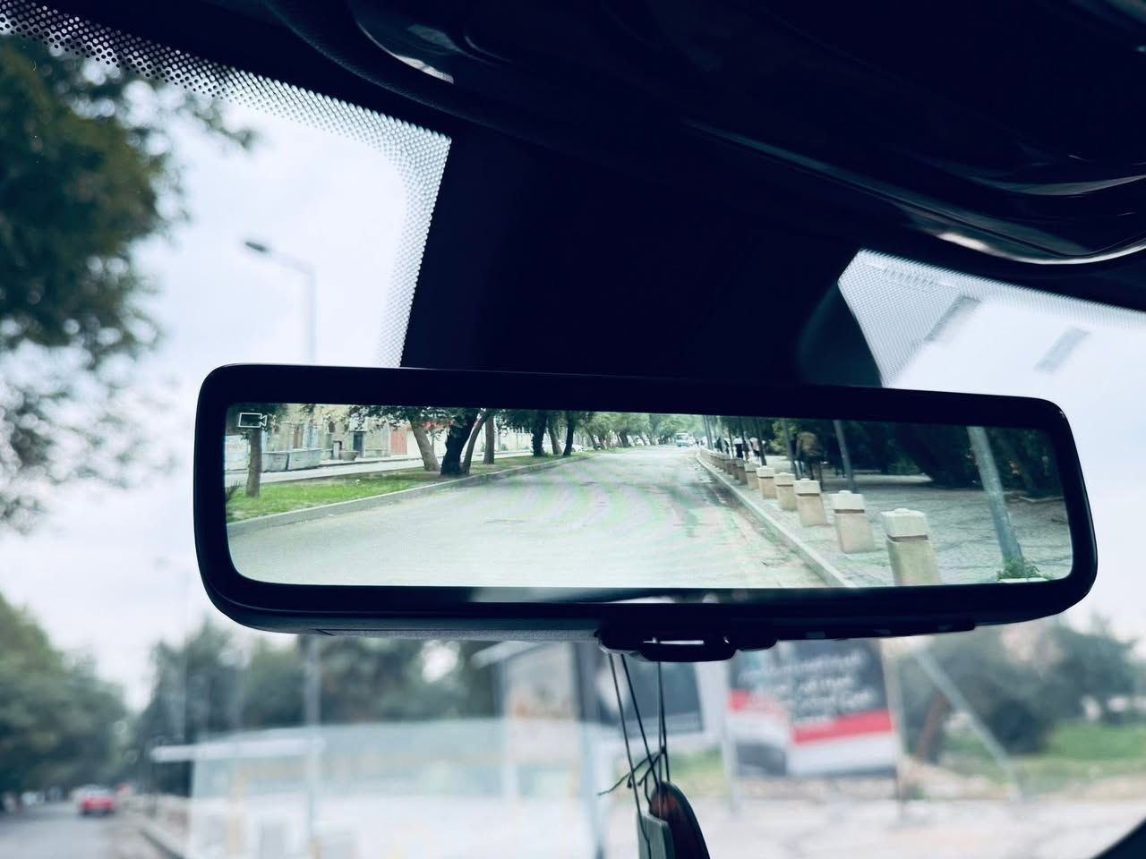 جيب كراند شيروكي اوفرلاند
الموديل : 2023
المحرك:V6, 3.6L.
العداد: 19 الف
السياره : 5 راكب المرغوب
رقم بغداد بسمي تحويل ثاني يوم

المواصفات : فول 1/1
* دفع رباعي 4x4.
* نظام تعليق هوائي (جكات). 
* قيادة ذاتية عند المنعطفات.
* رادار امامي مع مانع تصادم. 
* تحذير الخروج عن المسار. 
* مستشعر نوم السائق مع نظام التوقف الآلي. 
* تحذير النقطة عمياء  .
* نظام تحذير عند التقاطعات. 
* نظام تحذير عند تجاوز السرعة المحددة. 
* إنارة محيطية خمس الوان. 
* شاحن موبايل وايرلس. 
* تعديل وضعيات مقود السائق كهربائيا. 
* مرايا تعتيم ذاتي. 
* المرايا الجانبية قابلة للطي كهربائيا. 
* نظام الصوت 9 سماعات Alpine.
* ويل قياس 20 انج.
* سقف بانوراما. 
* شاشه كبيرة 10.1 انج. 
* نظام الخرائط (GPS).
* عرض خرائط الطريق على لوحة القيادة.
* لوحة القيادة بقياس 10 أنچ. 
* المصابيح الأمامية LED. 
* كشافات الضباب LED.
* المصابيح الامامیة متحرکة.
* دخول ذكي. 
* بصمة على 5 ابواب للدخول الذكي. 
* تشغيل عن بعد.
* الصندوق الخلفيي كهربائي.
* فتح الصندوق الخلفي مع حركة القدم.
* ذاكرة لحفظ وضعيات الجلوس للسائق. 
* ذاكرة لحفظ وضعيات الجلوس للراكب.
* مساج للمقاعد الامامية السائق والراكب. 
* المقاعد الأمامية كهربائية.
* المقاعد الأمامية تبريد وتدفئة.
* المقاعد الخلفية تدفئة.
* ستائر للشبابيك الخلفية.
* انارة داخلية LED متعددة الالوان. 
* حساسات امامية. 
* حساسات خلفية. 
* مكيف خلفي مع وحدة تحكم منفصلة. 
* تدفئة ستيرن. 
* مانع تصادم خلفي.
* بلوتوث تلفون. 
* محدد سرعة. 
* نظام التشغيل والاطفاء الاوتوماتيكي .
* نظام بريك اوتماتيكي.
وبعد بيه هواي مواصفات جناي الاوفرلاند يعرفهن

اني مستورده ومصلحه بيه ربع جاملغ صبغ فقط باقي غراضه الاصليه بدون تبديل وبدون صبغ فقط بارد جدا بسيط
سياره بدون ايرباك بدون لغد بدون شاصي شرط الفحص وين ميعجبك
ناشر رقم شاصي
سياره مسويله صيانه دهن وفلتر ومابيه اي نقص وبيه كتاب تضليل
مكاني بغداد
‏‭0773 489 8688‬
وتساب 👈‭ 0790 316 8635‬
