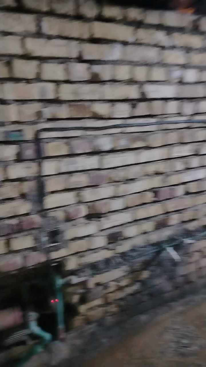 السلام عليكم
دار للبيع بغداد الحسينيه نهاية جريخي خلف جامع شهيد رائد
125 متر واجه 6وربع ونزال 20 طابو صرف مقابيل البيت حديقه تشجير طولها 25 متر وعرض 6 متر الحديقه  البيت يتكون من حوش 5ونص في 6 متر
استقبال 4ونص في 5 ونص صاله كبيره طول 7 وعرض 6
مطبخ مثل ما وضح بل صوره والفيديو صحيات كامله خارجيه وداخليه غرفة نوم 4 في 5 ونص ترك 2 في 2
بيتونه كبيره على كد صاله
بناء حديث  شارع تبليط جديد مجاري ماء، مدارس قربيه
خدمات كامله سعر البيت 93 وبي مجال بسيط مبادره ما ابيع نقد فقط
للاستفسار الاتصال على الرقم *********** بي واتساب ابو زهراء
