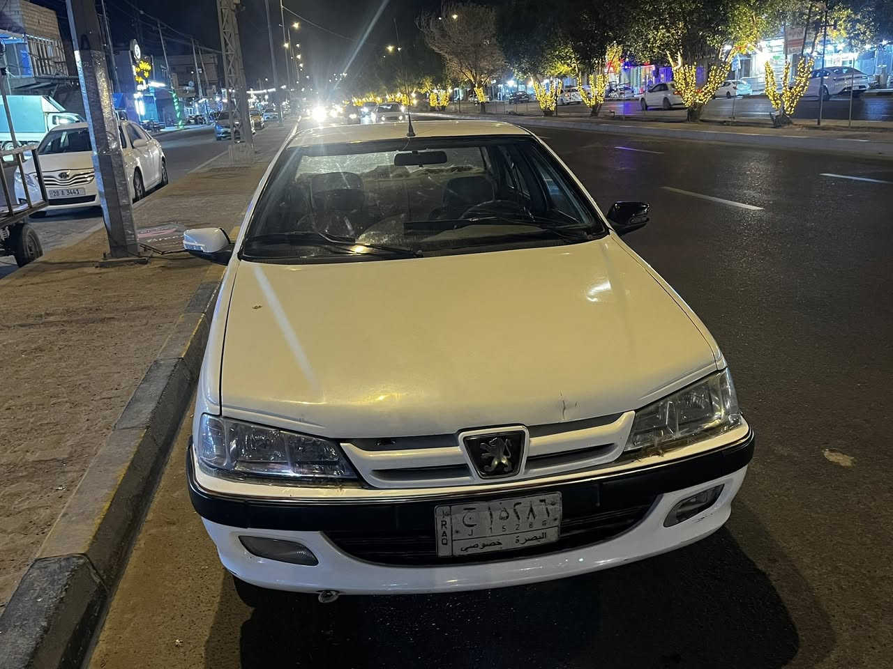 السلام عليكم
بيجو بارص مديل ٢٠١١
مصبوغه عام جماليه مكفوله من الضربه بيها طخه خفيفه جاملغ صوب السايق 
رقم بصره ب أسمي 
محرك لا تنقيص ولا تبخير
الرقم ***********
رقم ثاني ***********
