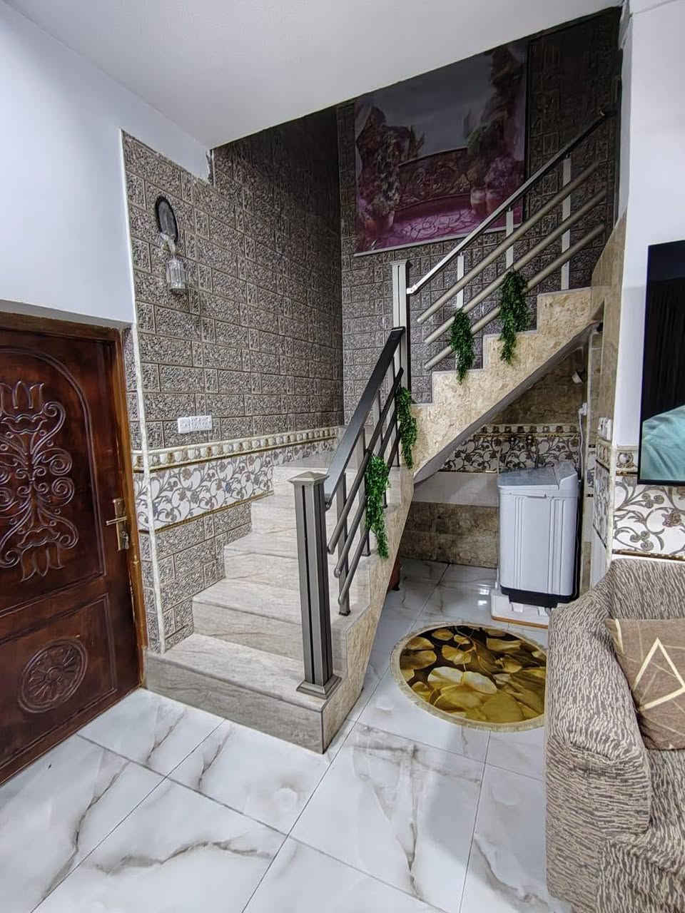 اعلان 
بيت للبيع /السماوه 
الجربوعيه الاولى السايدين التجاري قرب المستوصف طابقين 
مساحه ٢٠٠متر الطابق الاول بناء ٢٠١٤الطابق الثاني بناء ٢٠٢٣
يتكون الاطابق الاول من غرفتين وصاله ومطبخ واستقبال وصحيات داخل وخارج +گراج و#محل_مؤجر
الطابق الثاني يتكون من غرفتين ومصاله ومطبخ وصحيات 
لمعرفه السعر علق ب(تم) 
للاستفسار اتصل ***********/***********
مكتب الوطن للعقارات بإداره عباس ابوحسن 
حاب تعرض عقارك كل ماعليك مراسلتنا خاص او واتس اب
