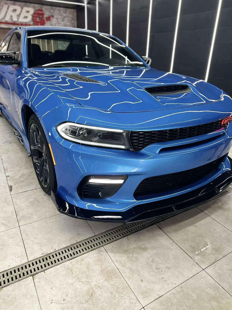 سلام عليكم.  ❤️
لون بحري مميز

 DODGE_GHARGER.      2023.    

(((بدون رقم منفيس باسمي تترقم جميع المحافظات واني لمستوردهاااا علا ايدي  

__المواصفات___

كشن السايق كهرباء وحار 

ستيرن تدفةة

*كشن حضن رياضي

*شاشه كبيره رياضيه 

    سستم صوت بلادي 

  

*محدد السرعه

*تشغيل عن بعد

*ويل كب 20 

*كامره خلفيه دواره

*حساسات

*شاشه كار بلي

*كشافات ضباب

*مرايا متحسسه للاضاءه العاليه

*دخول ذكي بصمه 

هواي بعد بيه مواصفات

——اضافات——-

منظومه زنون عالي  اصلي شرط // ثلجيه

بيوجكترات. زنون 

سياره نصبته احله من الصور تجي وشوف سياره بيهه كم ملاحضه يطيح من سعرهه لحادث____

((حادثه خفيف  جداً))بشرط سياره لا شواصي ولا لغد على الفحص((فقط الي ماشر عليه بالصوره ))صور حادث موجوده 

السعر 235 وكلشي  موجود بلسوك واني بلخدمة❤️

 ماعجبك سعرها اترك تعليق حلو مثل وجهك لحلو❤️❤️

مكاني ميسان مركز المحافظه صور الحادث موجوده بالمنشور

    ***********
