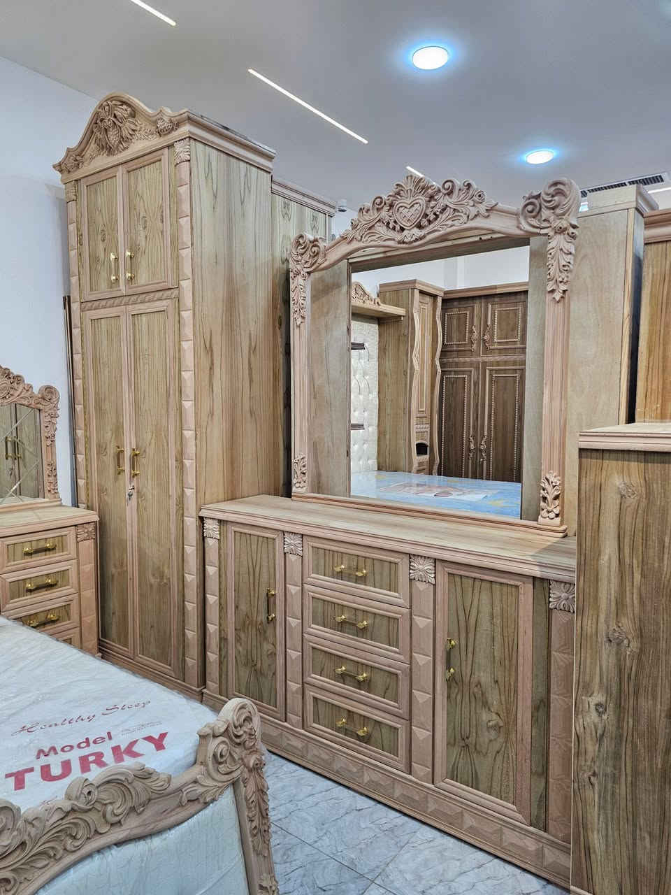 #بالتقسيط_بالتقسيط # بالتقسيط المريح 
غرفة ستة ابواب شغل ثقيل 
تاج زان مصري مع هدية دوشك 🎁 
 صبغ حسب الطلب والدوشمة حسب الطلب 📢
مصاطر زان الغرفة داخل خارج صاج 🔥
دنكة من النوع الفاخر الغرفة كلها توج زان🆕️
   للاستفسار/***********/***********
***********
