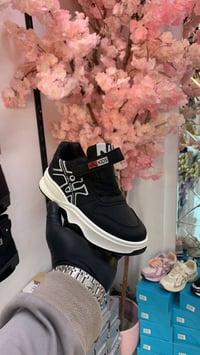 حذاء ولادي • وردي • مقاس ٣١-٣٦