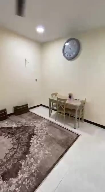 الدار للبيع البلديات الصحفيين مساحة 200متر الوجهة 10 النزال20  طابو ملك صرف ثلاث طوابق كل طابق معزول عن الأخر 
الطابق الأول بيت كامل غرفتين نوم +صحيات +مناور  اثنين صالة كبيرة + مطبخ  +استقبال +صحيات خارجية+درج خارجي

الطابق الثاني يحتوي على وحدات سكنية عدد 2  الوحدة السكنية تحتوي على غرفتين +صالة  +صحيات+ مطبخ

الطابق الثالث يحتوي على وحدات سكنية عدد 2  الوحدة السكنية تحتوي على غرفتين +صالة  +صحيات+ مطبخ الاتصال على الرقم ***********   البيت مطل على شارع بناء سنة 2024 التواصل واتساب