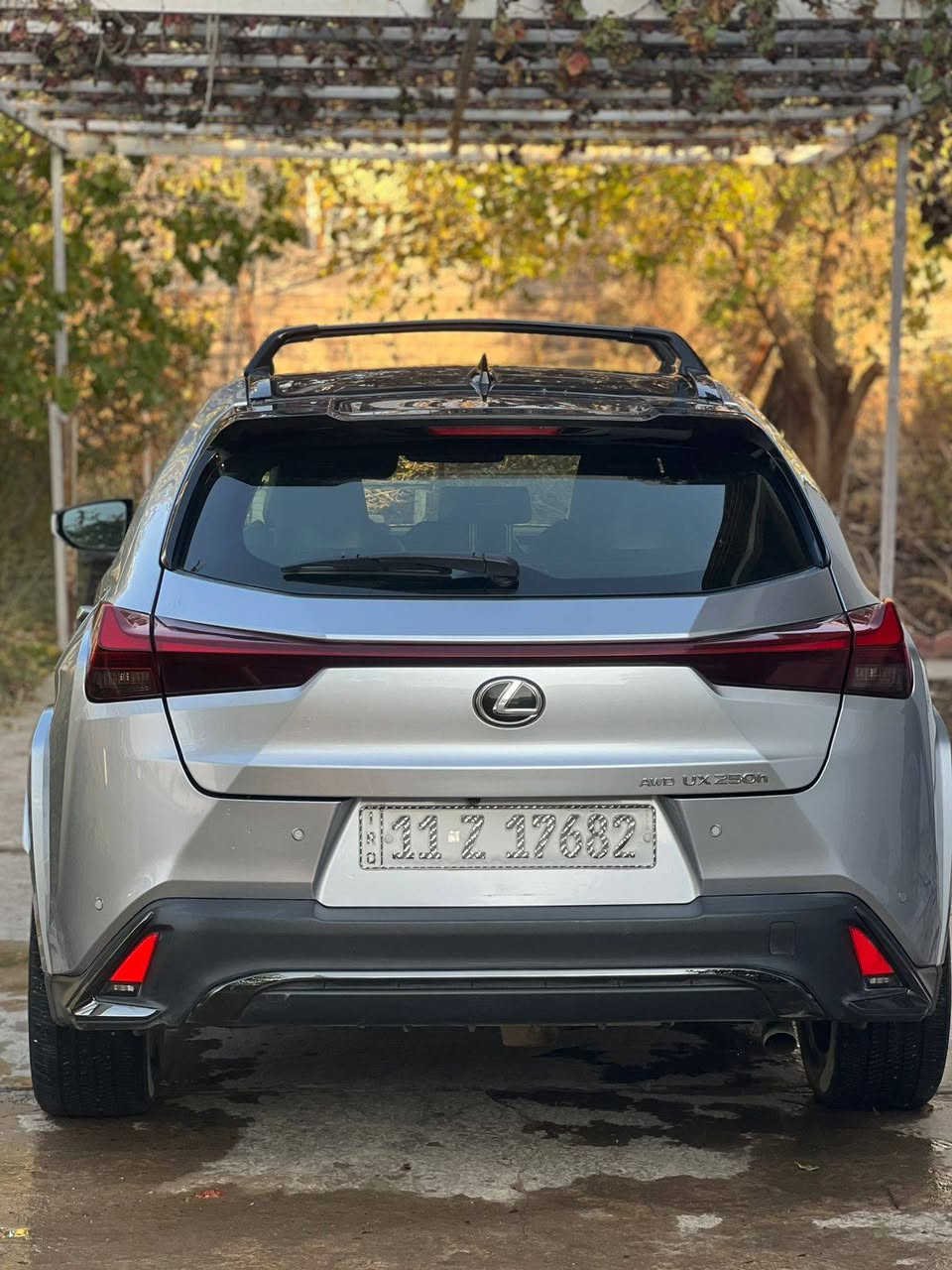للبيع أو المراوس  مع فرق نقد 
  2023  awd ux 250h ليكزز هايبرد 
اربع قطع صبغ فقط وسونارها موجود .  ماشية 15 الف كيلو مو ميل فول الفول مواصفات تدفئة وتبريد بلكشنات قطعتين تبريد تحكمات سقف بانوراما  السيارة عروس السعر 215$ وبيها مجال قليل رقم بغداد انكليزي 
بيع او مراوس.  
 للاتصال موجود واتس *********** بغداد, العراق
