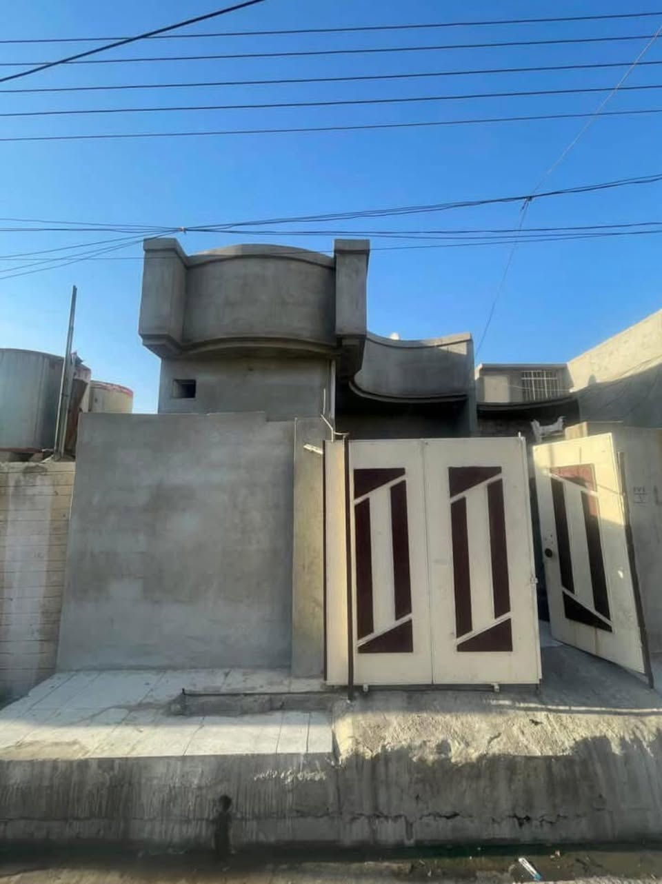 🖐️السلام عليكم ورحمة الله 🚨للبيع للبيع
دار غربي بناء حديث سند طابو الزهور ملك 📜
⭕️مساحة 110 خدمات كاملة 
⭕️غرفة وهول واستقبال ومطبخ وحمام 
الموقع حي الانتصار شارع 30 قرب متوسطة الشهيد وليد
⭕️تبليط ماء كهرباء موقع نظيف اتجاه قبلة 
السعر 57 💵💵 بي مجال للشراي 
للتواصل ***********📞***********
مكتب غالب للعقار مقابل مدرسة المكارم
