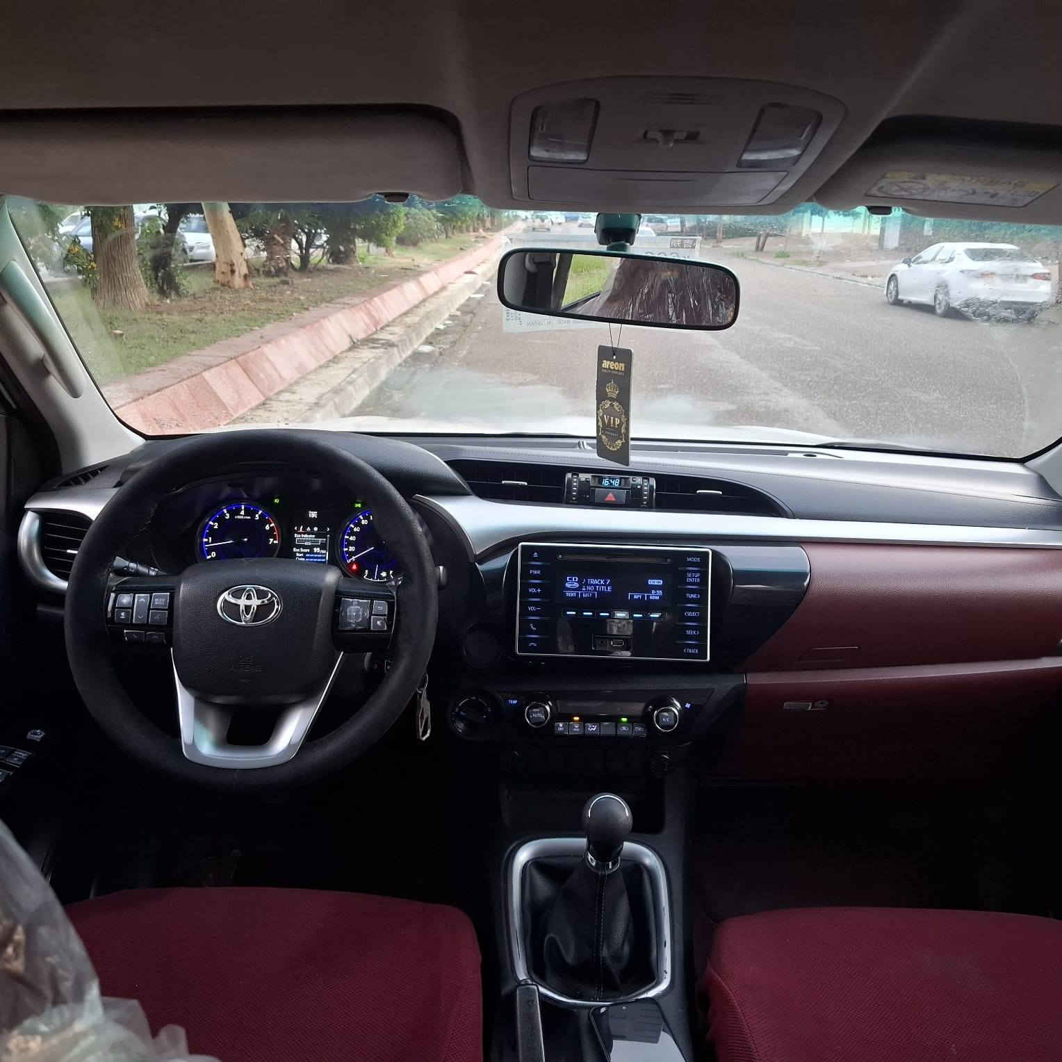 (((بسم الله الرحمن الرحيم)))
سلام عليكم....
 تويتا هايلوكس 2016 كير عادى فوول سيد نهرور بتل   . 
 ***********...
سياره بيها فقط شبر ونوص سبوغ ب جامرلغ وراء يعنى بودى بيدون ضرر بيدون تبديل  ...
سيارة دينار مصرف مابي
كلشي جديد و كامل ..
سنويه لحد 2029 هزه و ره قم جديد شرط تحويل. رقم دولى 
، كير شرط.گاردن اكسل شرط. صدر لووك . كهربائي كامل شغال  
موصفات . .بتل. شاشه وكاميره .ده عامى نيكل.سلايت .دواخل احمر .ويل كروم. تبريد لمس فوول فوول
طيارات لووك.
 مكينه بدون صرف بيدون بوخار شرط مامفتوح...
***********
***********
سعر  مناسب خابر تدلل........... كركوك, العراق
