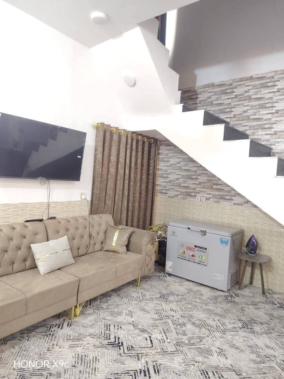 يعلن مكتب النور عامود 262مباشر ع الشارع مقابل قريت الغدير
مساحه 130 معا الاثاث
 بسعر 52 وبي مجال
***********

الاثاث المتبقي 
تخم استقبال/تخم صاله/كاونتر مطبخ/ سبالت ثنين/ غرفه نوم كامله/ فرشات ارضيه/ وثلاجه ومجمده / كيزر تانكي البيت مثل ماتشوفه تاخذه 

✅ مشمول بقرار التطويب بيت بناه طابوك صب كونريت بناه جناي 
#مكتب_النجف_للعقار
موقع /نجف 🏡
مقابيل قريت الغدير 

البناء 🏡 
غرفه  2/صاله/مطبخ /  صحيات2/داخل وخارج /وستقبال 
بناء مرتب/ اساس + سقف كونكريت + طابوك

*********** واتساب وتصال 

ألخدمات 🏡 
ماء/كهرباء/مدارس/سوق/تبليط/لحد الباب
