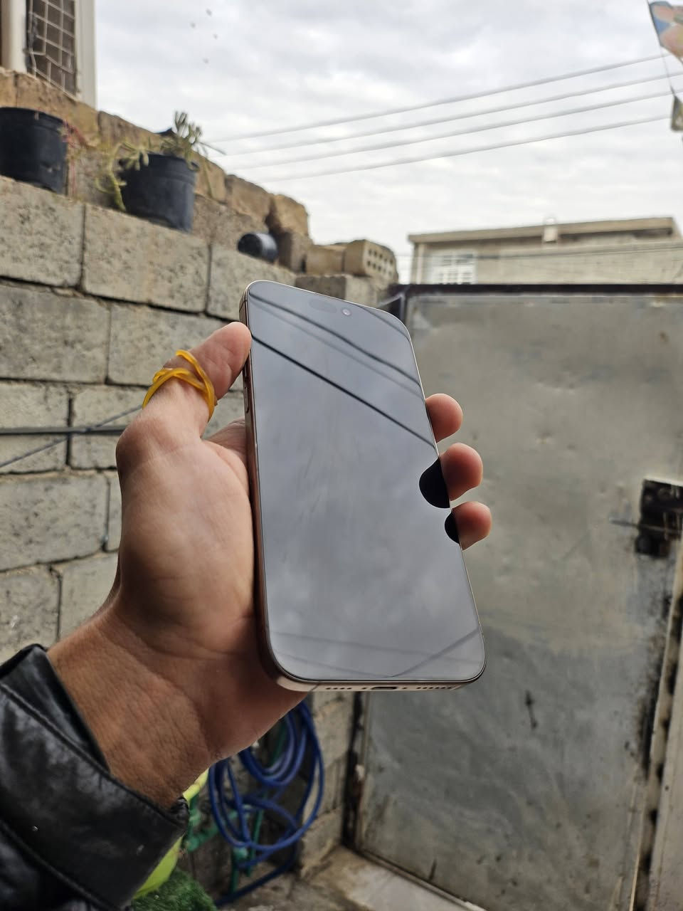 16 برو ماكس 256 بطاريه 93 مكفول سعر مليون و225 مكان شعب ***********
