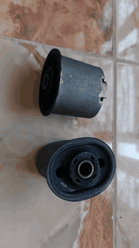 بوش فحلات ( ورك )لسيارات كلايزر7راكب موديلات 91_95 سعر القطعة 20الف كم...