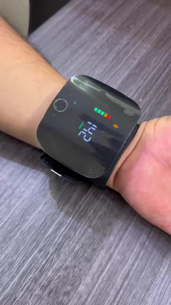 جهاز رقمي لقياس ضغط الدم
يتميز بسهولة الاستخدام ودقة النتائج، مصمم ليوفر لك متابعة صحية دقيقة من راحة منزلك

يُستخدم عن طريق لف الحزام حول المعصم بحيث تكون الشاشة في مواجهة اليد من الأعلى، ويُنصح بإزالة أي ملابس أو إكسسوارات من المعصم قبل القياس

لضمان دقة القياس، يجب الجلوس بوضعية مريحة مع إبقاء المعصم على مستوى القلب، وترك مسافة 1–2 سم بين الحزام وبداية اليد

يعرض النتائج بوضوح، ويحتوي على تنبيهات صوتية لمساعدتك أثناء الاستخدام

يُعد مثالياً لكبار السن، والمرضى الذين يحتاجون لقياس ضغط الدم بانتظام في المنزل دون الحاجة لزيارة المستشفى

يعمل بتقنية إلكترونية دقيقة

طريقة الاستخدام: عن طريق لف الحزام على المعصم

وضعية القياس: الجلوس وإبقاء المعصم بمستوى القلب

القياس: ضغط الدم الانقباضي والانبساطي مع نبضات القلب

ميزات إضافية: تنبيه صوتي، شاشة رقمية واضحة

يوجد توصيل لجميع محافظات العراق 🇮🇶


**إذا كنت صاحب هذا الإعلان وتريد حذفه لأي سبب، رجاءا أرسل رسالة إلى الدعم الفني**