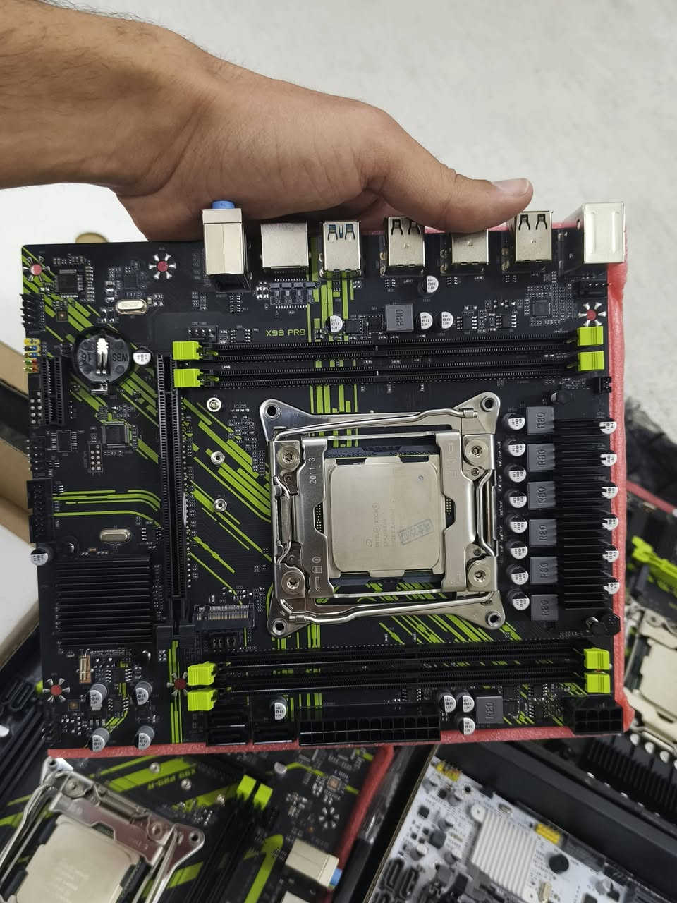 مجموعة بوردات و معالجات زيون
بورد X99 + معالج E5 2680v4 السعر ٤٠ الف 
فقط بورد x99 السعر ٢٥ الف 
يتوفر معالجات ايضا 
E5 2680v4 السعر ٢٠ الف 
E5 2650v4 السعر ١٣ الف 
E5 2690v3 السعر ١٣ الف 
رامات سيرفر متوفر قطعتين 
Ddr4 8gb 2400mhz سعر القطعه ٣٠ الف


**إذا كنت صاحب هذا الإعلان وتريد حذفه لأي سبب، رجاءا أرسل رسالة إلى الدعم الفني**