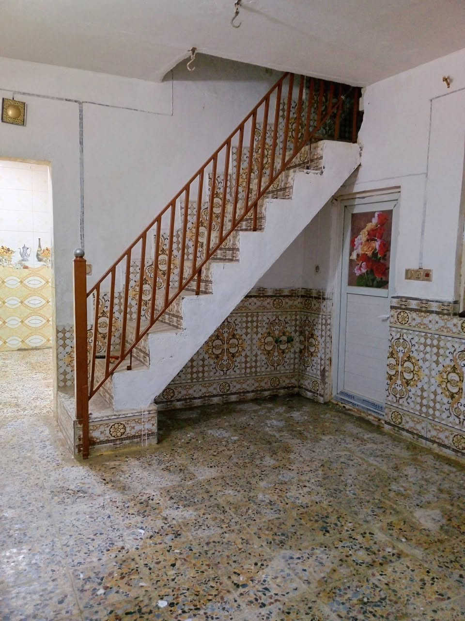 للبيع بيت 100 متر ، حي القدس خلف الكراج الجنوبي ، شارع 10 متر ، البيت نظيف و جاهز
*********** للاستفسار
