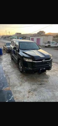 لاندگروز ليمتد موديل 24 ماشي 19 الف   اخت الزيرو  فول مواصفات ماعدا تب...