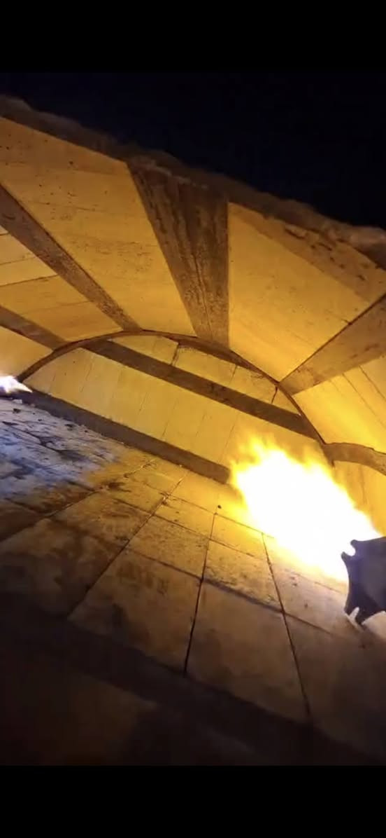 فرن لحم بعجين حجر للبيع
بغداد الدوره 
***********
