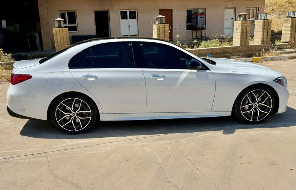 ✨
C300 /2024 
المواصفات:

* محرك 2.0 Turbo 4 سلندر
* قوة تقريباً 255 حصان
* عزم 400 نيوتن متر
* نظام EQ Boost 48V Mild Hybrid
* قير أوتوماتيك 9 سرعات 9G-TRONIC
* نظام قيادة رياضي Comfort / Sport
* شاشة وسطية كبيرة MBUX
* عدادات رقمية بالكامل
* تشغيل بصمة/زر
* دخول ذكي Keyless (حسب التجهيز)
* كاميرا خلفية
* حساسات أمامية وخلفية
* مثبت سرعة
* مساعدات أمان Mercedes (حسب الفئة)
* مقاعد كهربائية
* داخلية فخمة (حسب اللون والتجهيز)
* جنوط ألمنيوم أصلية
* إضاءة LED
* سياره مبرمج عربي ونزلت بيهه خريطه شرق اوسط 1700$ 
* داتاشو بيلادي من اعلا فئه مارسيدس 
ماشيه 48الف  كيلومتر حقيقي سياره بس مبدل صندوق بلادي شركه
سياره داتاشو من اعلاه فئه مارسيدس
❌ موافقه جام تضليل سياره جاهز من كل نواحي واتحدا  اكو بهيج سعر وسياره ايد واحد 
كبل متخابرني اسئل سوك هيج مواصفات وحادث خفيف بهيج سعر 385$ وبي مجال شراي يراسلني بل واتس *********** 
رقم شمالي تحويل وكاله ثاني يوم

