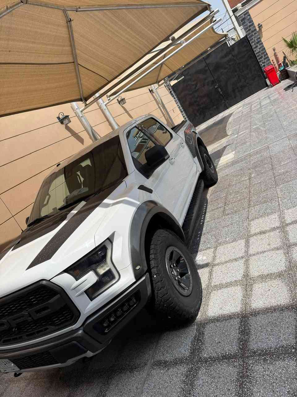 فورد رابتر 2018 خليجيه
السياره مكفوله بيهه طخه بل بدي خفيفه 
بدون صبغ 
رقم بغداد 
ماشيه 90 الف كيلو 
السعر 35 الف $
***********
