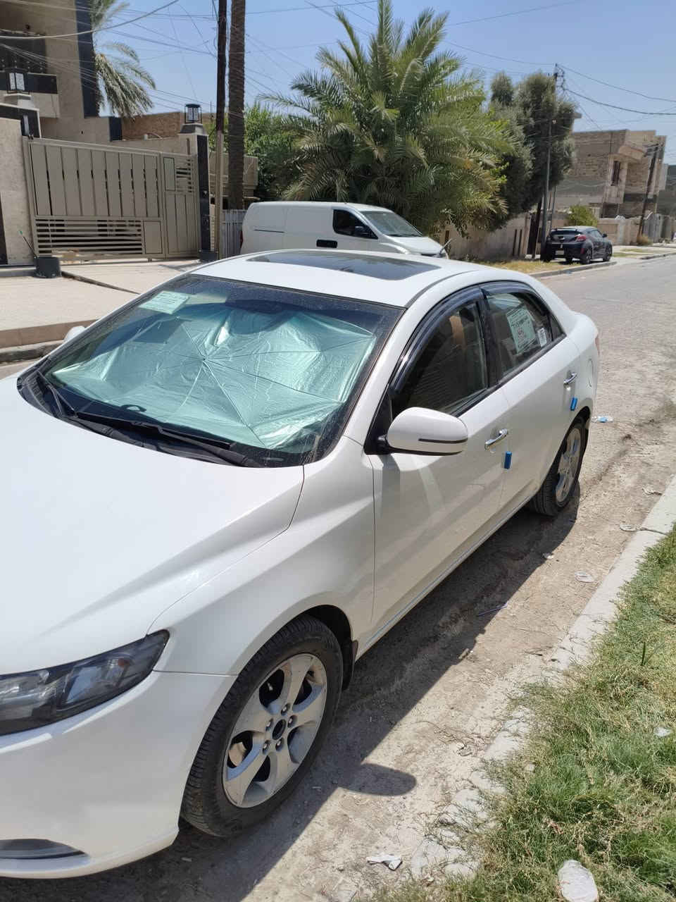 سيراتو 2012فول موصفات محرك 2000بيها خامرلغ خلفي وباب خلفي صبغ بدون دواخل رقم اربيل مكان ديالى دلي عباس ***********
