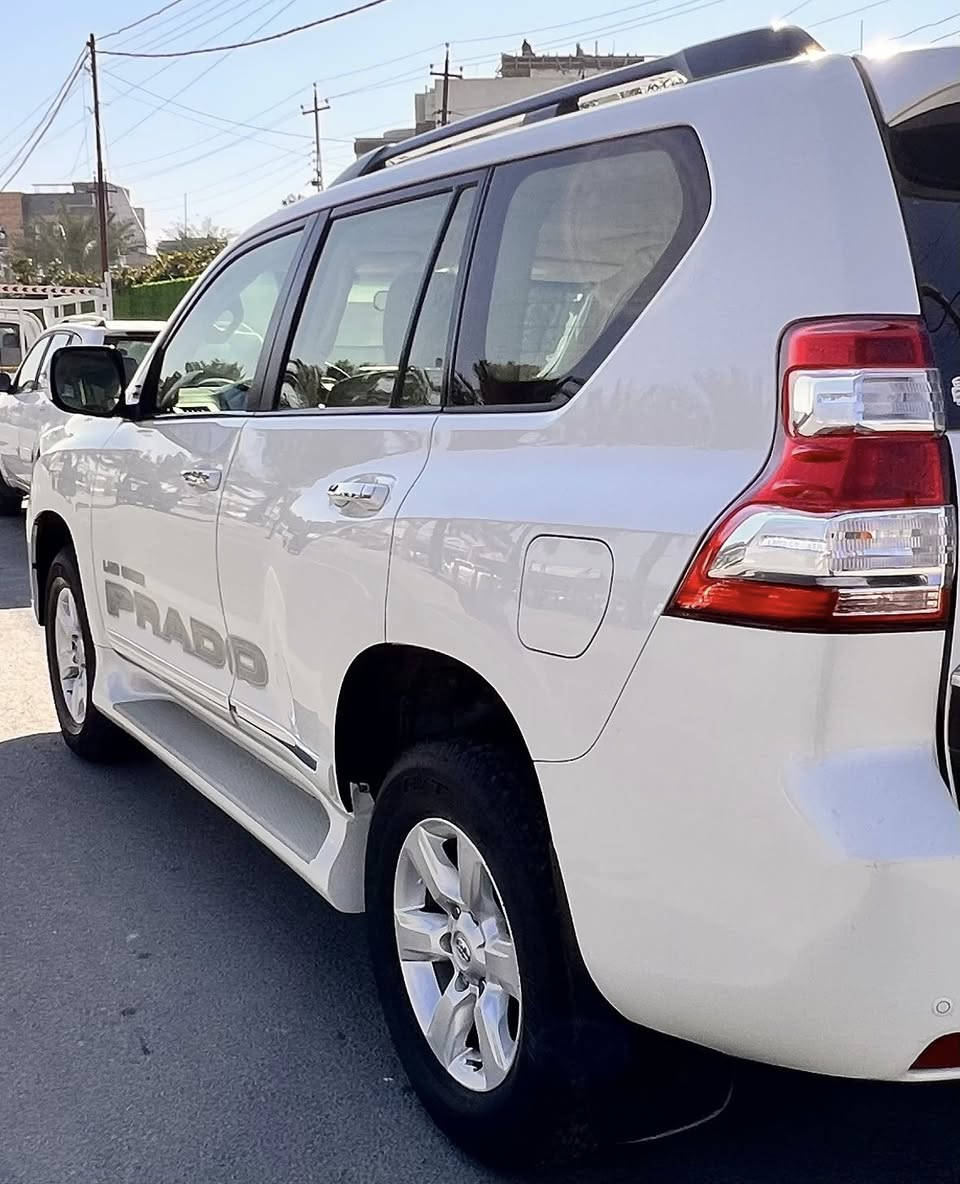 السلام عليكم 
برادو 2015 فول مواصفات اربع كامرات مكفولة كفالة عامه من كلشي حتى الدعاميات ماشيه 90 الف رقم بغداد الجديد بأسمي 
المواصفات 
بصمة 
فتحة 
4 كامرات 360 درجة 
كشنات تدفئة
كشنات جلد اصلي 
كشنات كهرباء 
مري شفط 
سبير تعليك 
شاشة جبيرة
حساسات 
محرك 6 سلندر 
7 راكب 
3 قطع تبريد 
وبعد بيها هواي مواصفات 
السياره مكفولة وجديدة وما بيها برغي نقص بيها تخم تاير جديد وباتري جديد 
السعر 353 ورقة وبيها مجال 
الرقم *********** 
العنوان بغداد
