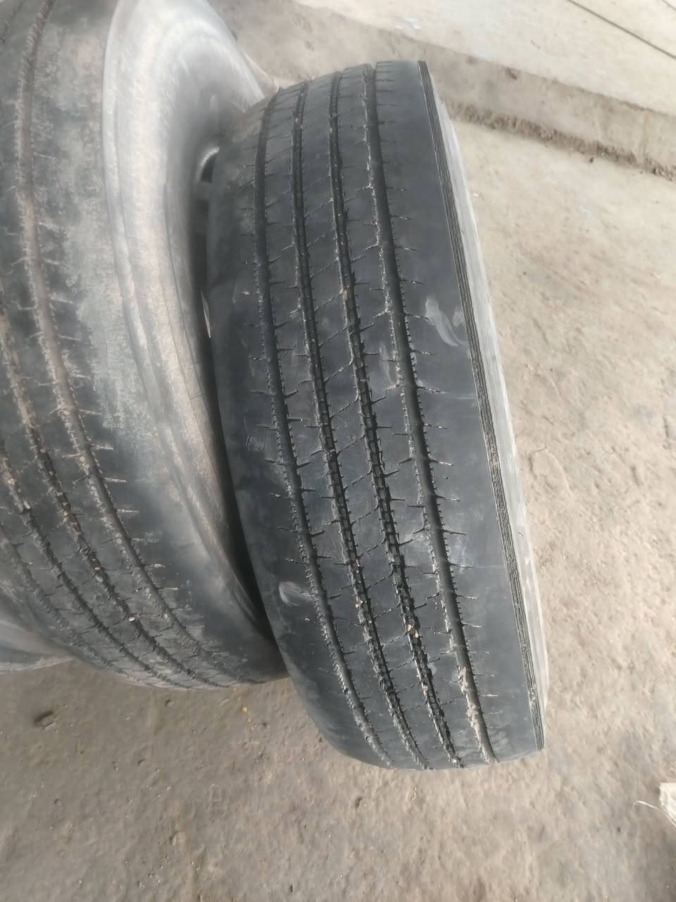 تايرات هنه ويالتهن البيع عداد زوجين المكان جبله سعر ٧٥٠الف وبيهن مجال حك جيه *********** تصل وبيك خير ودلال
