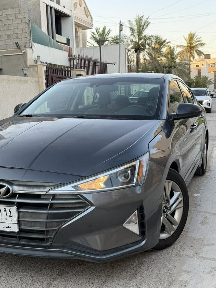 السلام عليكم النترا 2020 امريكي رقم بغداد انگليزي تحويل مباشر السعر ( 116$) مكانها بغداد زيونه *********** 
سياره جديده بدون نقص تبريد ثلج صدر وتخم تاير جديد 
محرك 2000 دوش مكفول هوه والكير سياره بيها ٣ قطع صبغ بدون دواخل بدون تبديل وصور الحادث بلمنشور السياره ليبل واحد الشراي يتصل
