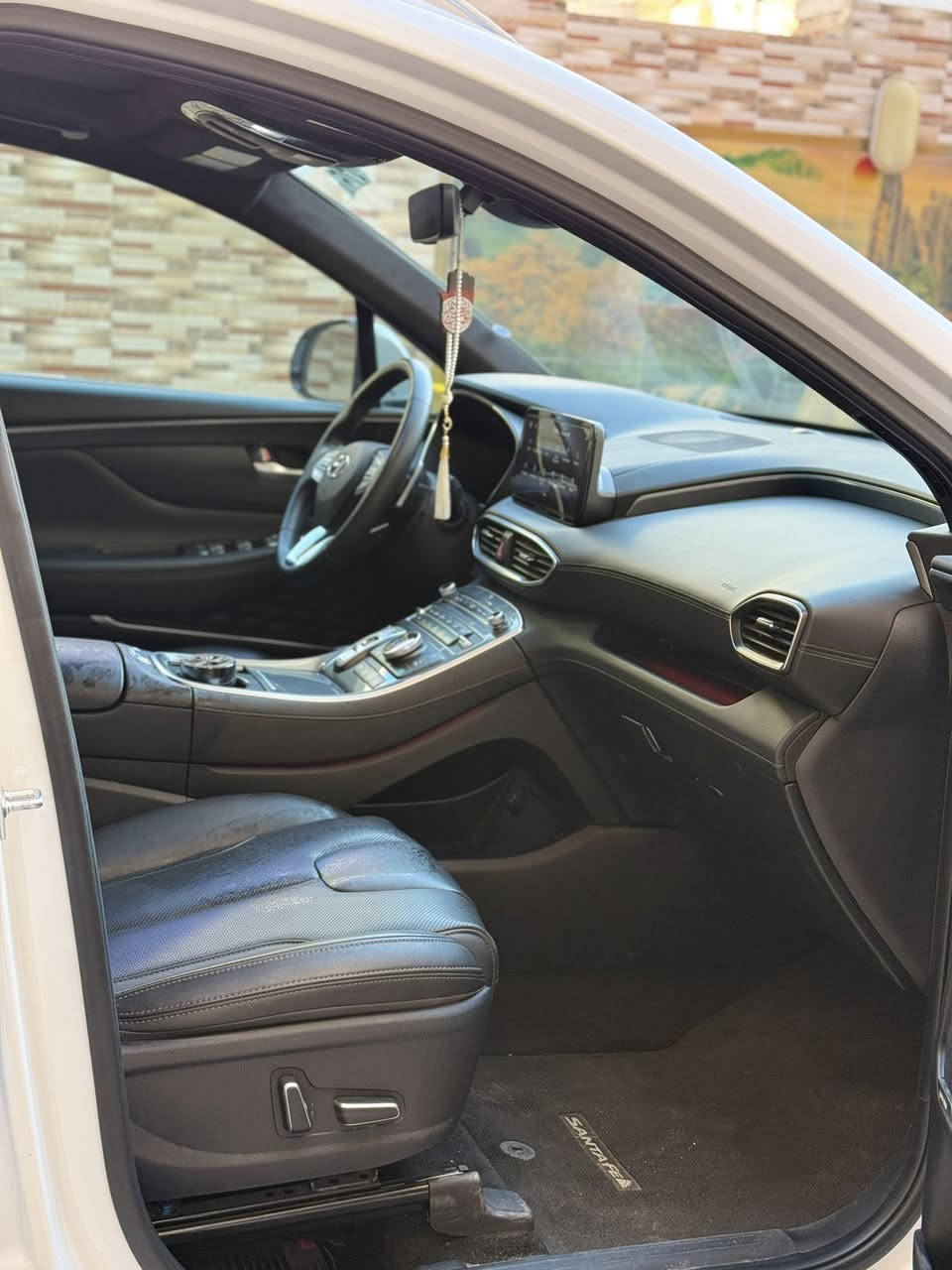 هونداي سنتافي كلكرافي 2023
السيارة اعلى فئة تجي بالسنتافي كلكرافي // لون ابيض  صدفي دخول جديد بدون رقم 

الموصفات 
Engine:- 2.5L / turbo 4 cylinder 
فتحة سقف (بانوراما )
جميع كشنات السيارة كهرباء
داتشو امامية
كشن السايق خزن ميموري سيت
كشنات جلد + تدفئة تبريد + كشنات خلفية تدفئة
ستيرن تدفئة 
شاشة جبيرة كاربلي
كامرات 360  درجة
كامرات داخل الدشبول مع الاشارة 
رادارات امامية ، خلفية ،جانبية 
مانع تصادم خلفي وجانبي وامامي مع توقف ذاتي 
داخل السيارة LED متغير 10 اللوان
مري شفط مع اشارات بالمري
تنبيه خروج مسار + قيادة ذاتية 
سستم صوت 12 سماعات بنظام Harman Kardon
لايتات امامية خلفية LED + لايتات امامية بنظام LED DRL
السيارة مزودة بنظام Blue Link Telematics
جنطة كهرباء 
حساسات امامية خلفية 
ويل كروم 19 انچ
سقف شامواه(كنتارا)
4 وضعيات قيادة 
فور ويل درايف    
  اوتو بارك (تتقدم وترجع بالبصمة)
شاحن وايرليس
بردات خلفية بلادية
السيارة ماشية 11 ميل فقط

الحادث  / تبديل جاملغ  + صبغ بنيد ( سعر ( 215 ) ورقه مكلف  هذا رقم صاحب سياره 

للاستفسار :  ***********
