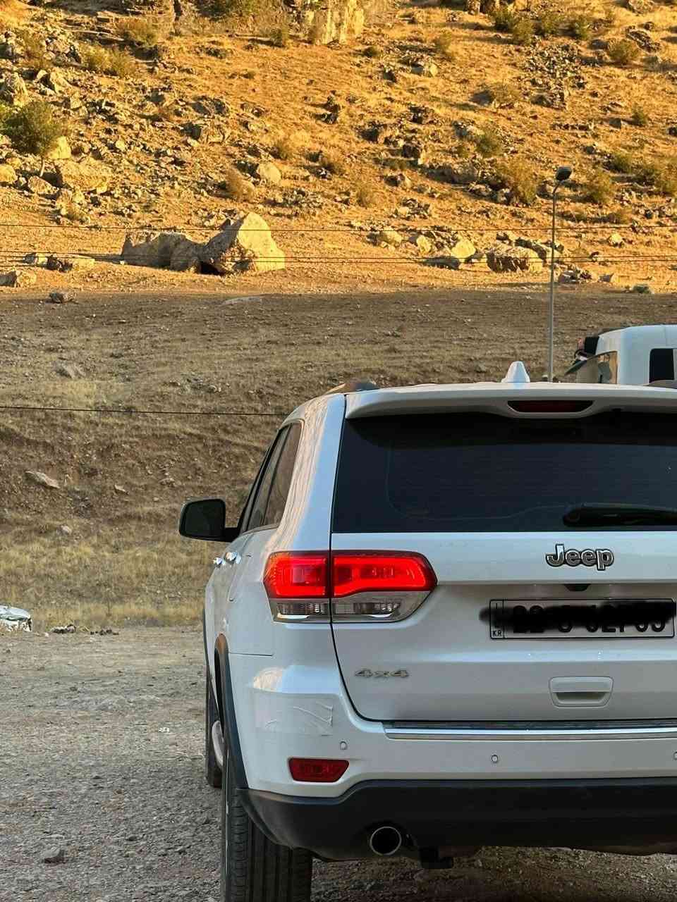 جێب گڕاند شیڕوكی (2019)لیمیتید خەلیجی شەریكە هاڕلم
چامڵغ و ڕوبعێك بۆنیت بۆیاغە 
مواسەفات دەبڵ ئەكسڵ 4*4 V6
كوشین جلد و ناو زەرد 
كوشین خەزن
كوشین هیتەر و سارد سوكان هیتەر 
ڕاداری پێش و پشت و ئاوێنەكان
ئاوێنە كارەبا و هیتەر 
كامیرەی دواوە
تحدید سورعە
شەغال 
خەتی جادە
تەبرید مەركەزی
لایت لێزەر و لید
گێچ ئەلیكترۆنی
سندوق شەفت 
بەسمە
مۆدی لێخوڕین 
ئیك و سپۆڕت سەحرا و بەفری 
سەیارەكە زۆر جوان و بێ كێشەیە تەنیا 155هەزار  كیلۆمەتر ڕۆیشتوە كامل سێرڤسی بۆ كراوە  نرخی 290 وەرەقە و مەجالێكی كەم تكایە ئەگەر موشتەری نی بێزارمان مەكە 
ڕەقەم تەلەفۆن واتس اپ *********** أربيل, العراق
