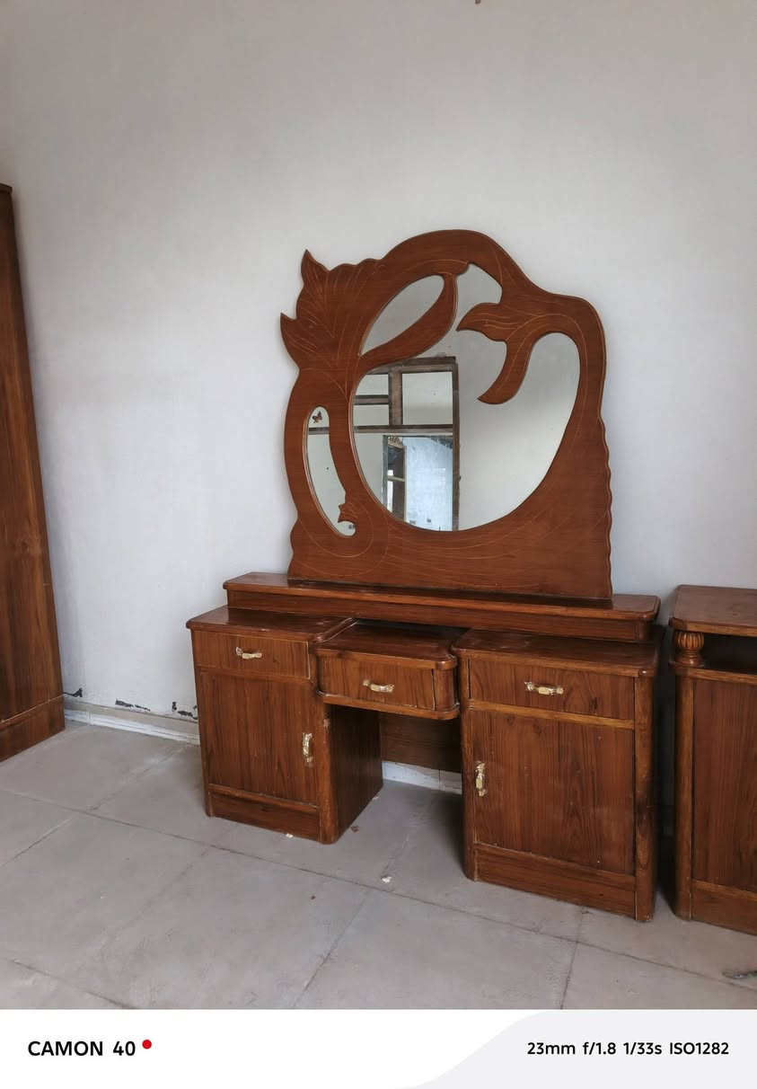 السلام عليكم من رخصه الادمن غرفه نوم 7 قطع صاج داخل وخارج درجه أولى للبيع رايدها ب600 وبيها مجال بسيط ***********
