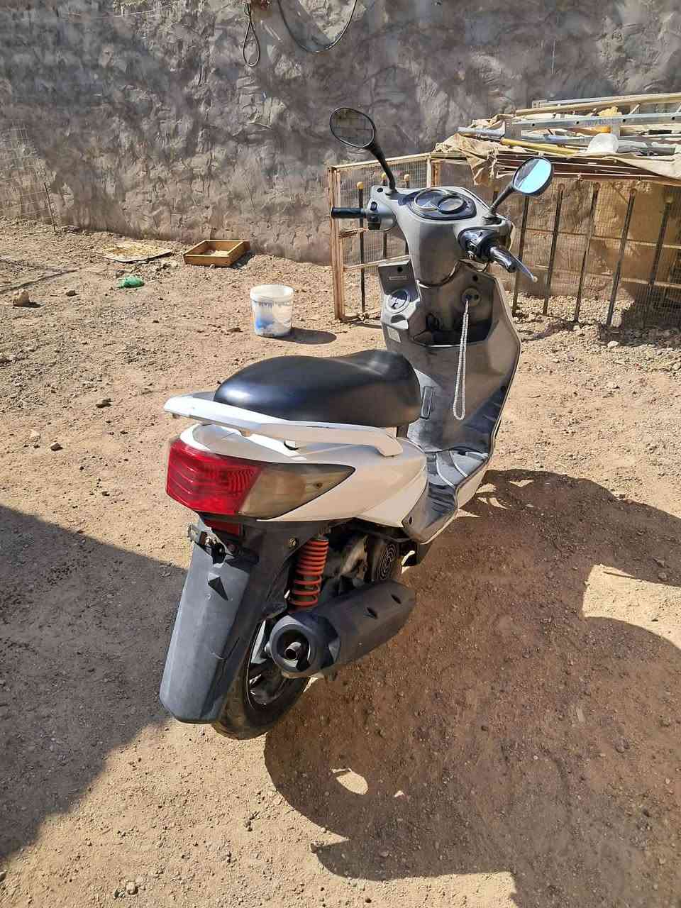 للبيع سكنس  سرعة ١٤٠ 
نضيفة ما بيه نقص سعره 
٥٥٠ الف وبيه مجال بسيط
/***********
