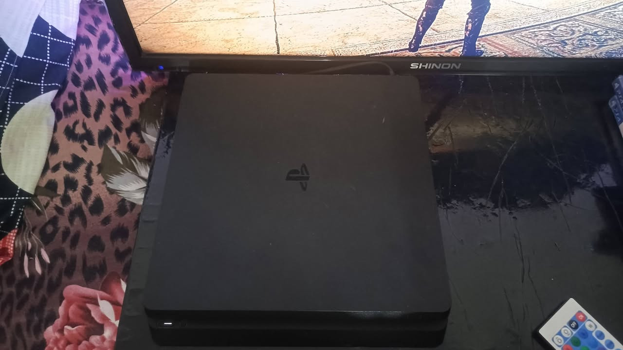 سلام عليكم بلي فور
شباب البلي خير من الله ❤️ مواصفاته 
بلي فور 1 تيره معه يده احترافيه تقريباً سعره 45الف و العاب كلفديوتي بلاك اوبس و فيفه 2019 شباب لوك ستيكر يعني الجهاز ما مفتوح اذا بي صوت مراوح ترجعه البلي نقصه سيدي ادرايف وصخ يعني القرص ميشتغل من اول مره ثاني مره ثالث مره يشتغل وصخ يتنضف عادي و ميكلف 20 25 شباب البلي عارضه 280 قابل للتفاوض رقمي *********** ملاحضه البلي و اليده و الالعاب به 280 مكاني بغداد الدوره شارع ستين
