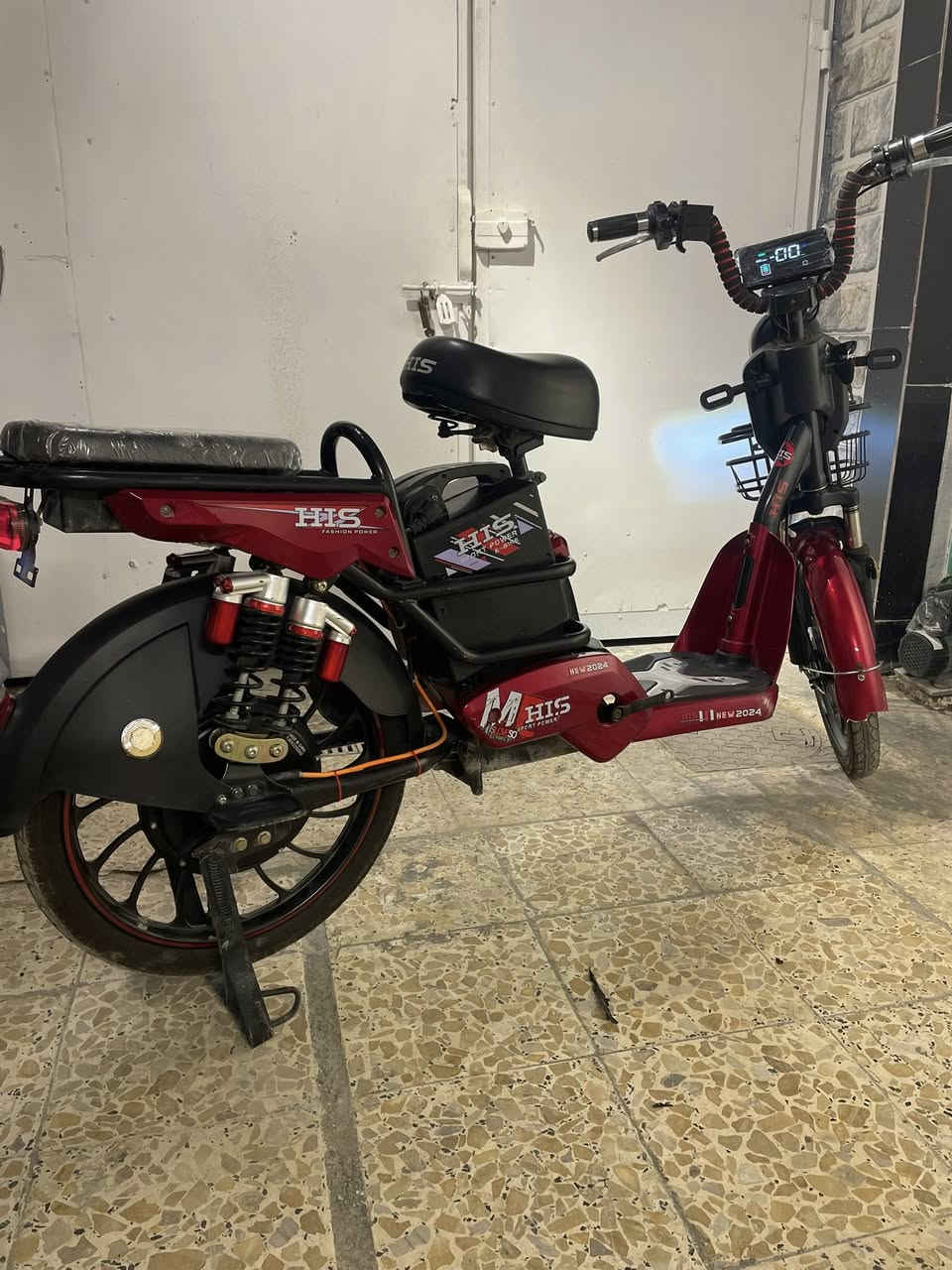 السلام عليكم دراجه شحن 5بطاريات نضيفه جداً 4سرع 99تايرات جدد دراجه كل نقص مابيهه دبلات اشاير هورن كله شغال سله شاحنه اصليه 60Vالسعر 275مكان بغداد الامين الثانيه 

***********
