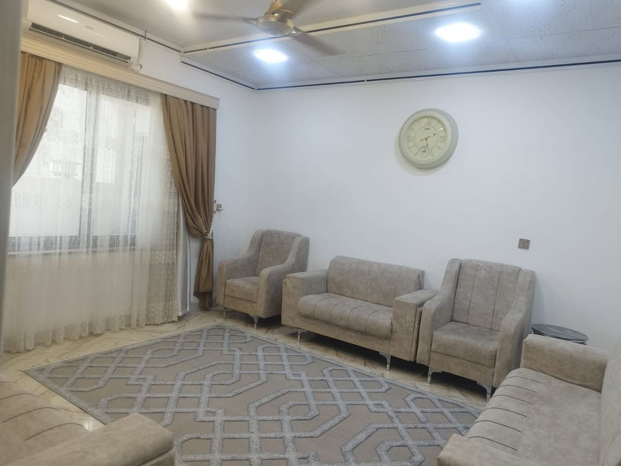 اعلان رقم (667)📢📢📢
————————
#دارللبیع مساحة 107متر مربع ركن
#فول سيراميك بناء حدث 
#الموقع دروازة
#خلف مطعم هيمن 
#فول خدمات
#استفسار
*********** واتساب📲
***********
_____________________
خانوو بۆ فڕۆشتن 107مەتر چوار گۆشە ڕوکن
فول کاشی و بینایی نوێیە
شوێن دروازة
پشت مطعم هێمن
فول خزمەت گوزاریە
*********** واتساب📲
***********
