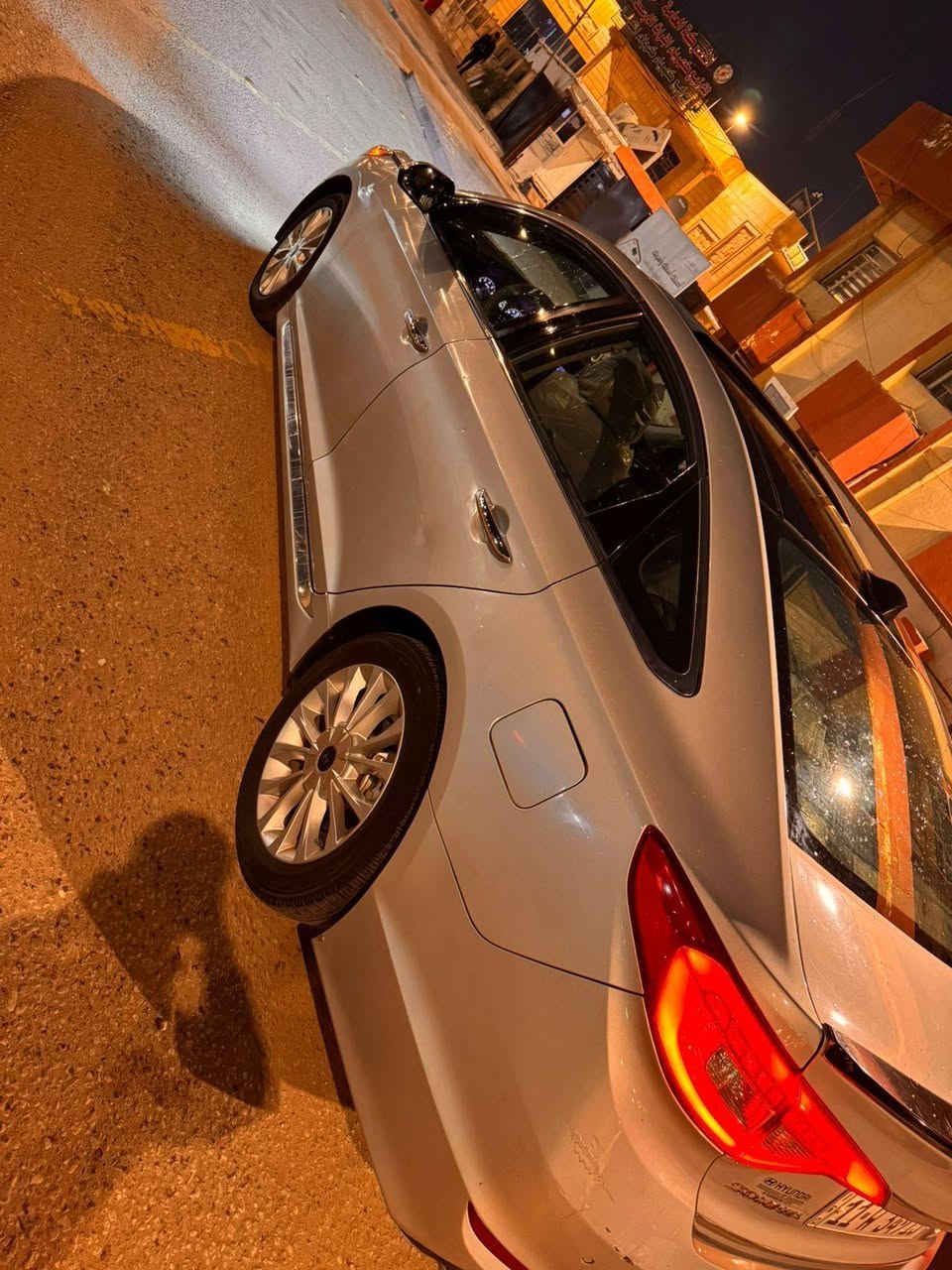 سلام عليكم البيع سوناتا موديل 2015 وار أمريكي مكينه 2400 فوال موصفات واحد على واحد بيها جاملغ وباب دور مال جاملغ خلفي فقط شرط سونار بدون دواخل السعر 130وبيه مجال شراي مكاني كربلاء اتصال ***********
