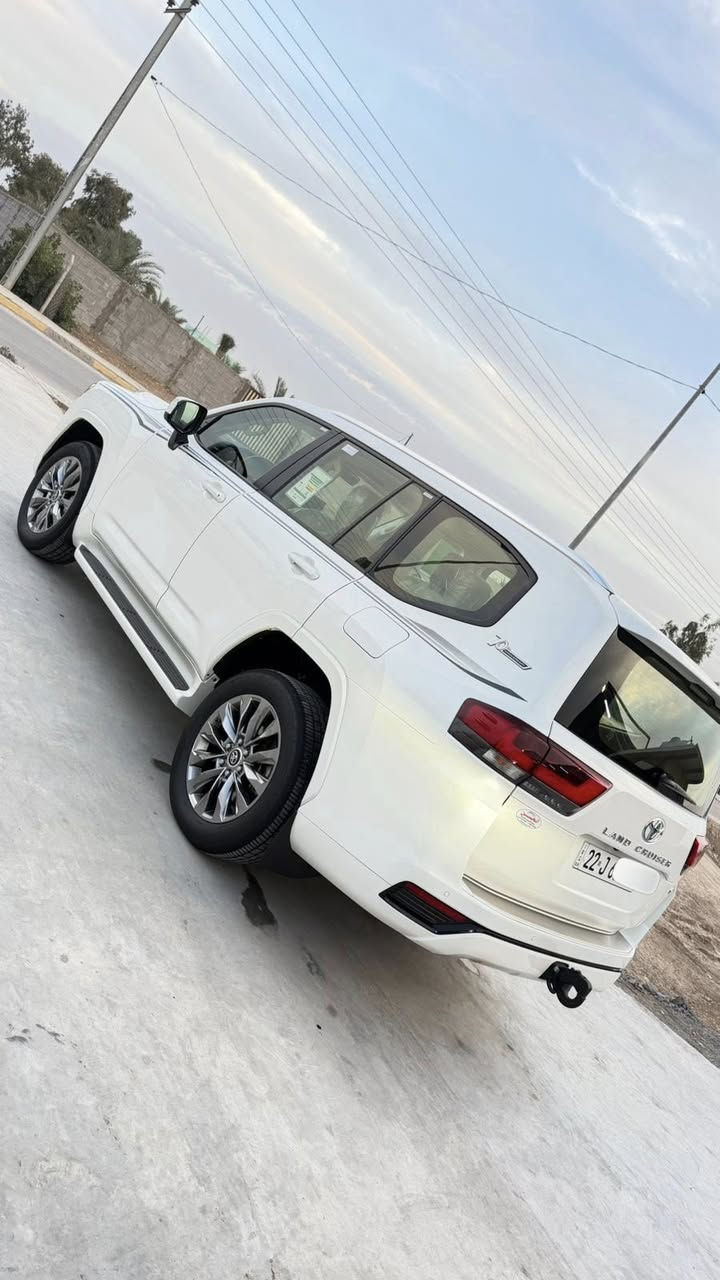 معرض الحسن لتجاره السيارات
تيوتا لاند كروز 2022 
تنفس طبيعي GXR
كشنات جلد - كهرباء 
فتحه سقف - جنطه كهرباء 
تبريد كشنات / بصمه تشغيل 

وبعد اكو اهواي مواصفات 

ماشيه 50 الف 
مكفوله كفاله عامه 
عدا رصعه بل جاملغ مالت حصوه 
ساحبه متبين فقط بسونار 

السعر 635$ وبيها مجال 

***********
