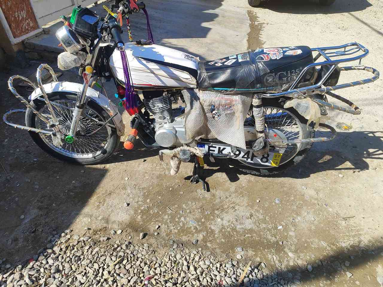 دراجه للبيع الموديل 24 السعر 750 وبيها مجلا ***********
