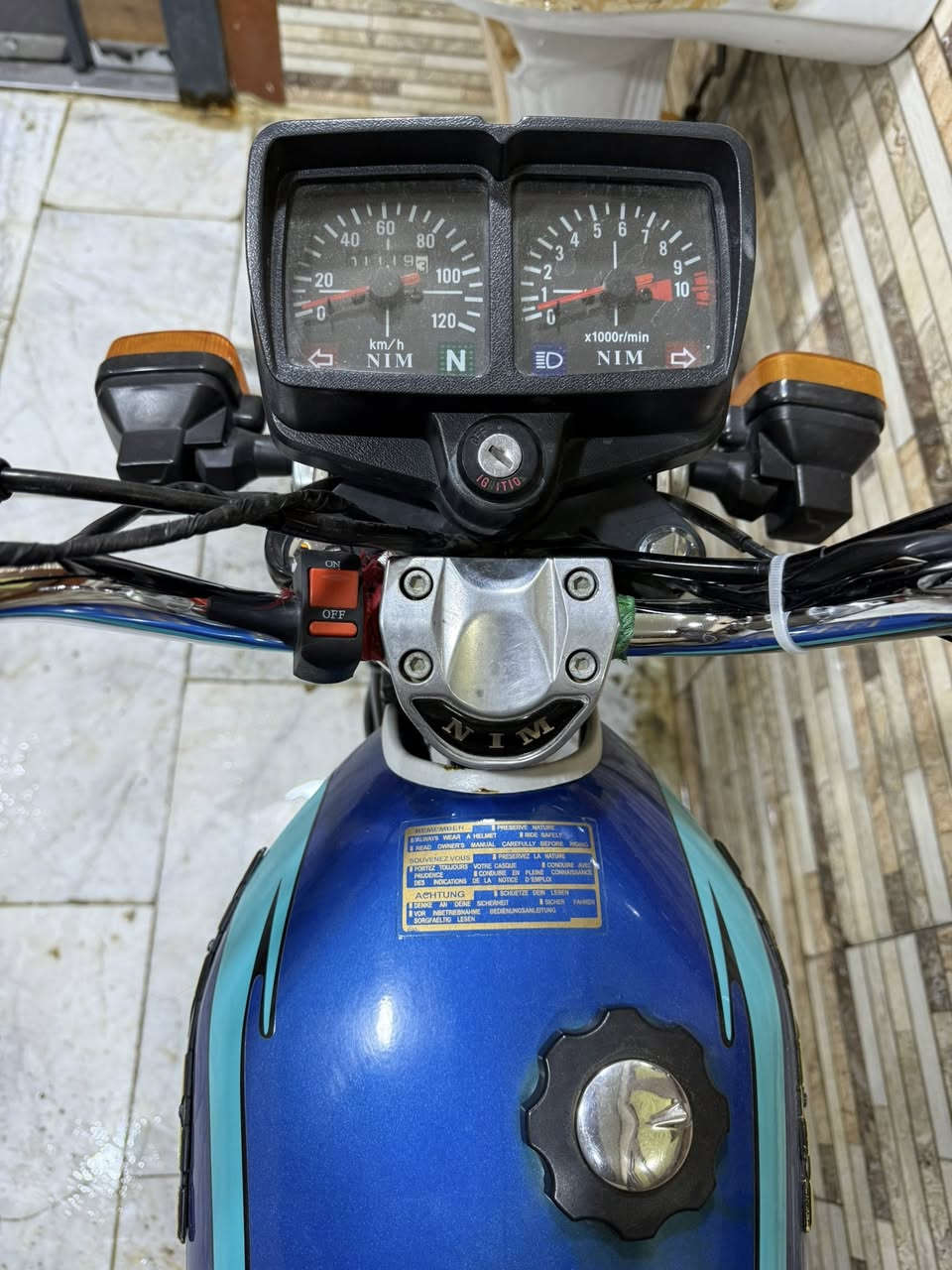 السلام عليكم دراجه نامه شلامجه تعمير شاصي 24 أوراق تعمير 25 كهربائيات كلها شغاله النضافه شوفت عينك مكان الدراجه بابل السعر700 وبيها مجال حك الجيه الرقم***********
