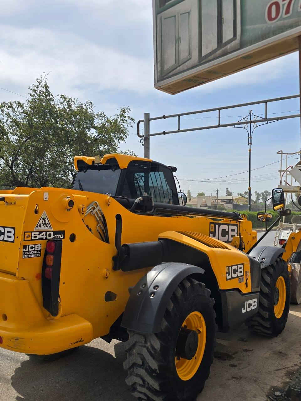 للبيع 🧲 رافعه جي سي بي jcb سلايت
موديل 2016 🪝( 17 متر ) انجكتر  بلادي  ليڤر واحد ☝️ جك سنتر طخم تاير ( حجم 24 ) ( مشتغل  5000 الف ساعه ) مكينه وكير واكسلات  كله مكفول
👇👇صاحب الرافعه 👇👇
*********** كورك

*********** اسیا
