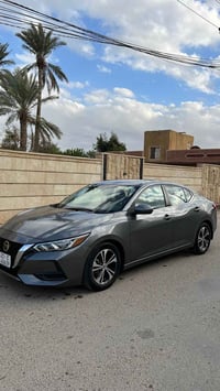 للبيع نيسان سنترا 2022  ماشيه تقريبا 75 الف  ضررها بنيد مبدل وشويه تعد...