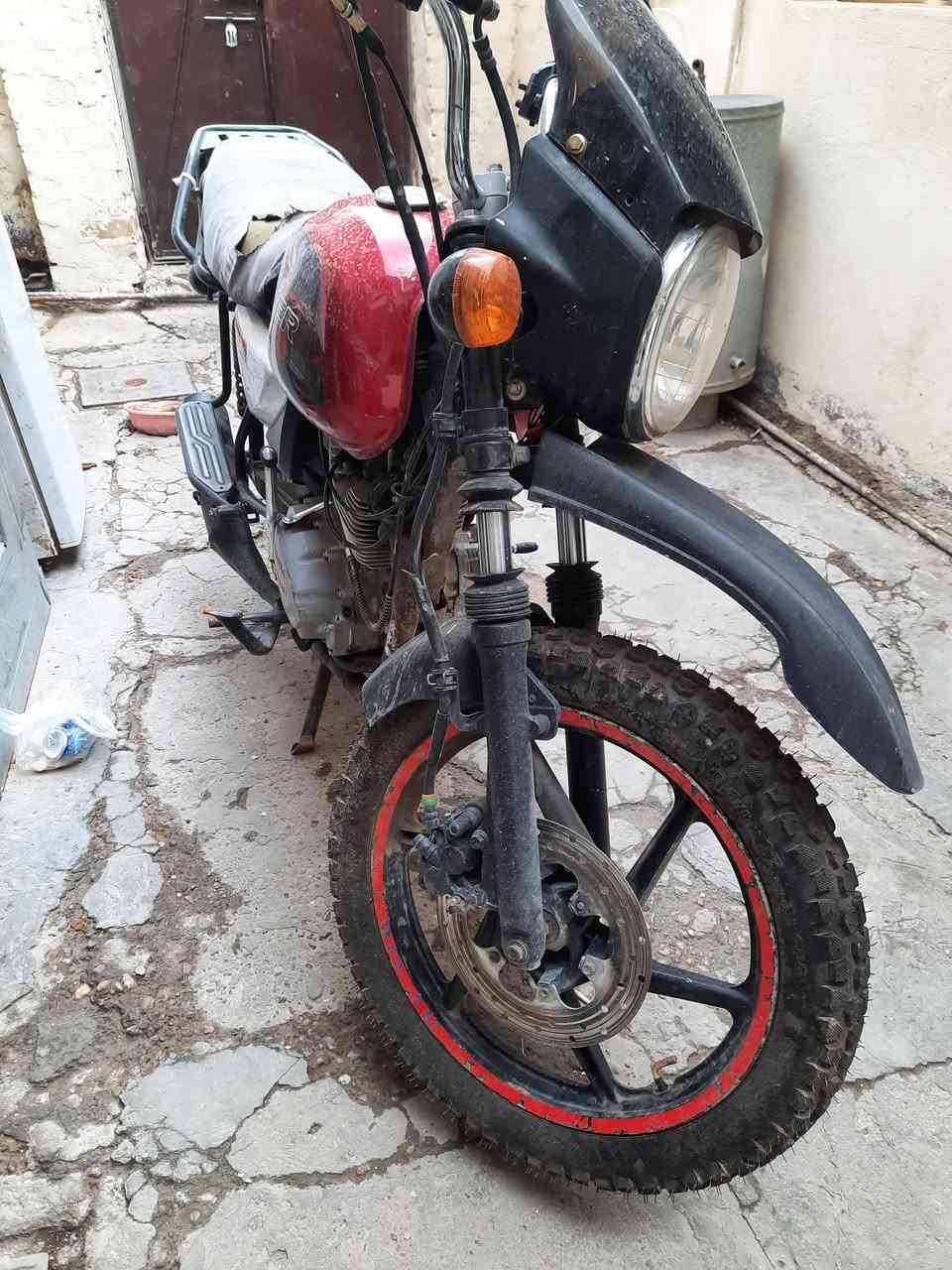 سلام عليكم دراجه بوكسر موديل 2021 بيهه محرك ايراني جديد سلف هندر اوراق ضايعه اتكفل بيهه تجي تاخذهه من بيتي السعر ٥٠٠ بيهه مجال للشراي مكاني بغداد طوبجي شارع مرور رقم *********** رصيد او واتساب
