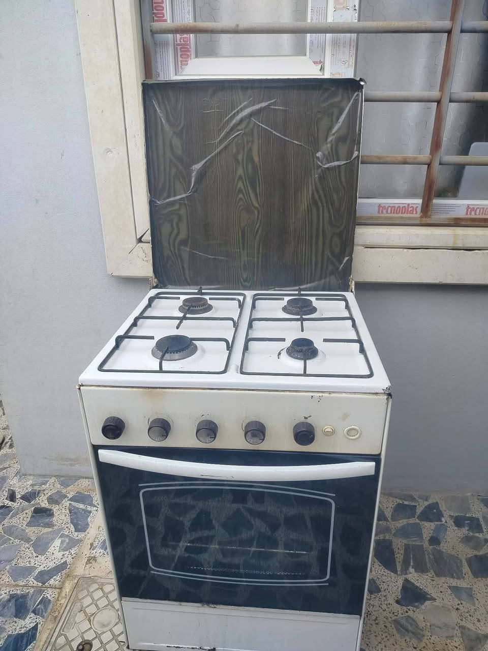 طباخ للبيع سعرو 30 بي مجال توصلو مع هذا رقم ***********
عنوانو موصل
