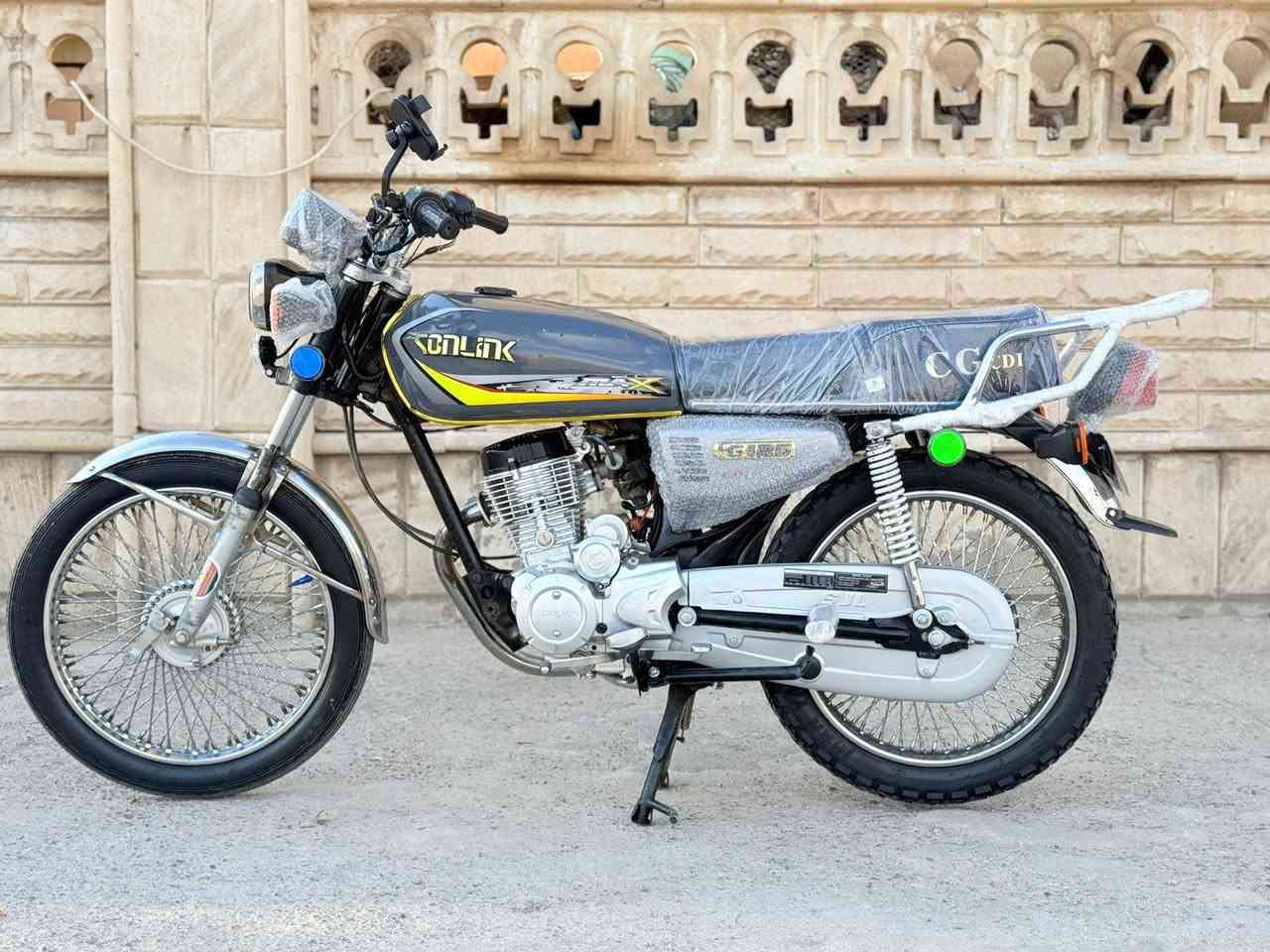 دراجه سولنك 5گير موديل 2025صفر بعده محرك 200صبانه مامضروب كهربائيات كله شغاله سويج سلف دراجه نضيفه تجي تشوفهه احلا من الصوره سعر 575بي مجال شويه شراي طب خاص او انتصل  ***********
