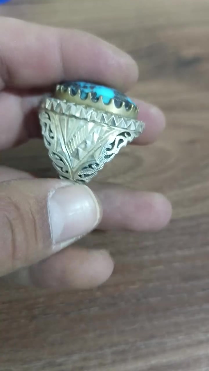 خاتم نيشابوري طبيعي صياغه يدويه الاستاذ جراح 
وزن الخاتم 34 غرام


**إذا كنت صاحب هذا الإعلان وتريد حذفه لأي سبب، رجاءا أرسل رسالة إلى الدعم الفني**