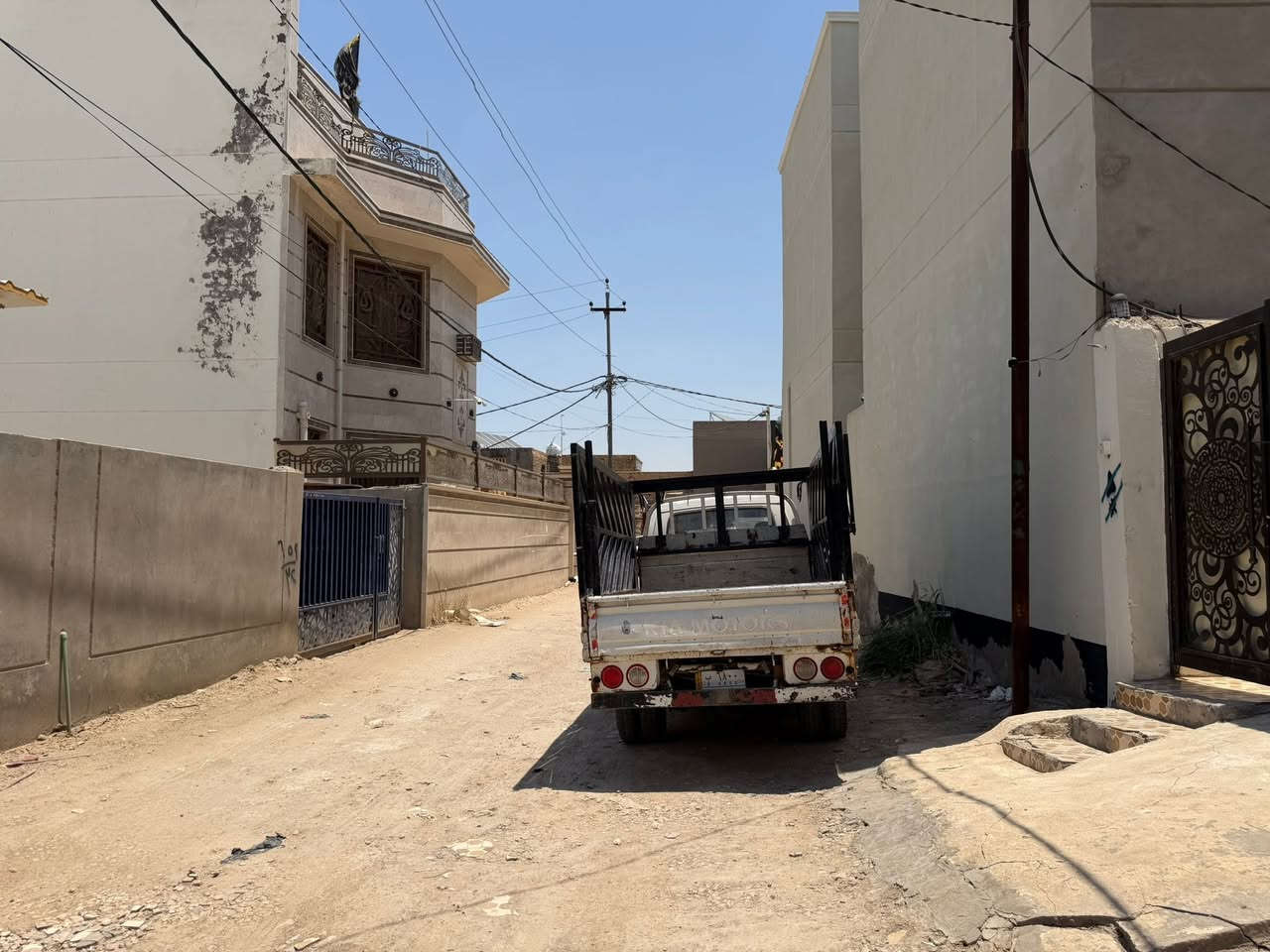 🛑 دار سكني  للبيع 🛑 
المنطقة : حولي الجامعه
             كونكريت مسلح 
اقرب نقطه ؛مقابيل باب الجامعه الخلفي خلف مجمع فيرست 
المساحه : 200✅   واجهة 10
التفاصيل : طابقين ؛الطابق الاول؛  غرفه وصالة ومطبخ وصحيات داخليه وخارجيه واستقبال 

للاستفسار 
     مراجعة مكتب رسول الوزني للعقار  
الديوانية . حي الحضارة بداية شارع اسواق طيبة
 للمعلومات ولمزيد من التفاصيل ⬇️
       مراسلة الصفحة  
      او الاتصال
***********
