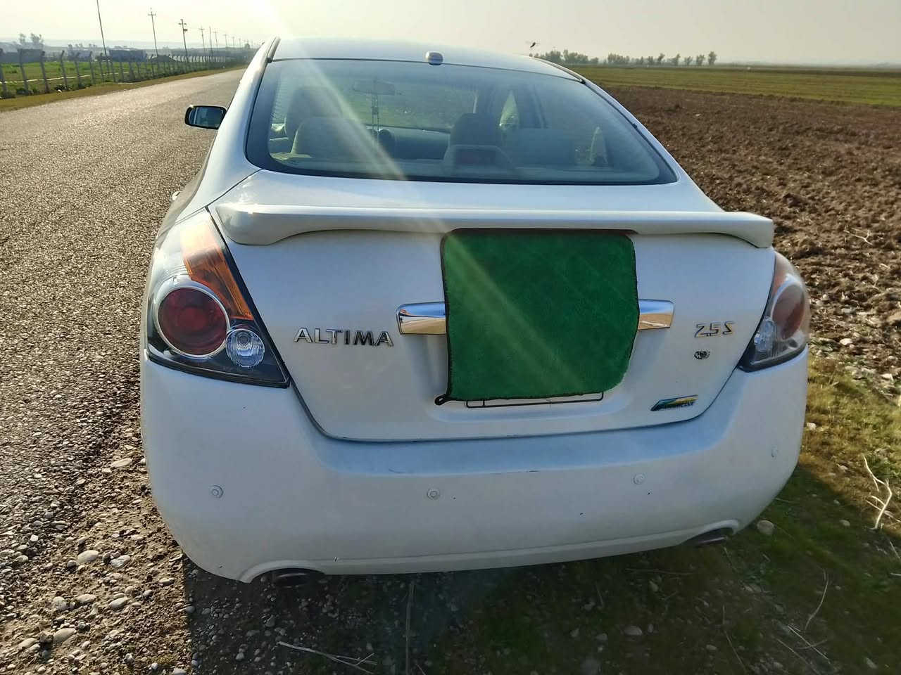 سلام وعليكم 
نيسان التيما 2012 خليجي 
بيها قطعه واحده
سونار مرفق
رقم اربيل
رقم وسنويه جديد 2030
گير محرك بشرط لا صرف لا بخار
115وبي مجال 
مكان سياره خانقين ديالئ 
***********
