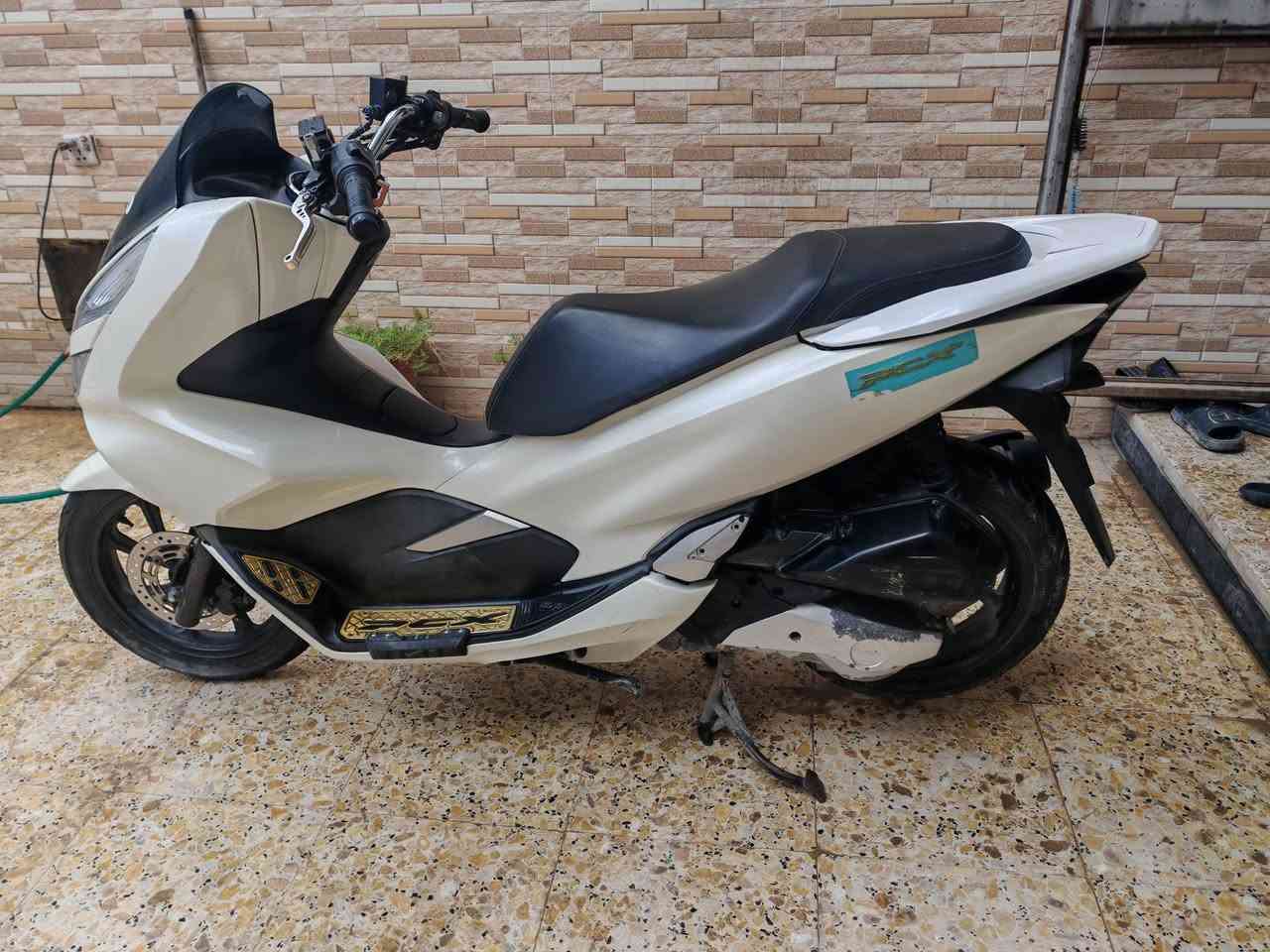 شباب جيل ثالث كوري مكفوله مكينه وسرقه ماشيه 28 الف السعر13 ورقه وبيهه مجال حك الجيه رقم ***********
