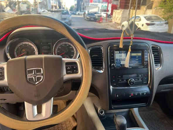 السلام عليكم عندي دوج دورانكو 2012  مكفول  
🛑(المواصفات)🛑
1.محرك 3.6
2.شاشة كبيرة 
3.شاشة قلابة 
4.حساسات خلفية
5.كامرة خلفية
6.مثبت سرعة 
7.تحكم ستيرن جهتين 
8.منفذAUX
9.منفذ USB
10.مشغلCD
11.مصابيح اوتو 
12.تبريد ثلاث قطع
13.مري كهرباء 
14.ويل حجم 18 
15.تراكشن كونترول 
16.طي تجوة الراس مقاعد الصف الثالث كهرباء 
17.كشنات قماش مغلف جلد رصاصي 
18.تحكم قوة انارة الدشبول 
19. غطاء البانزين كهرباء 
20.كشافات ضباب 
21.تخم تايرات جديد 
22.رقم بغداد 
مكان السيارة بغداد 
رقم تليفون ***********
السعر ١٩٥$
